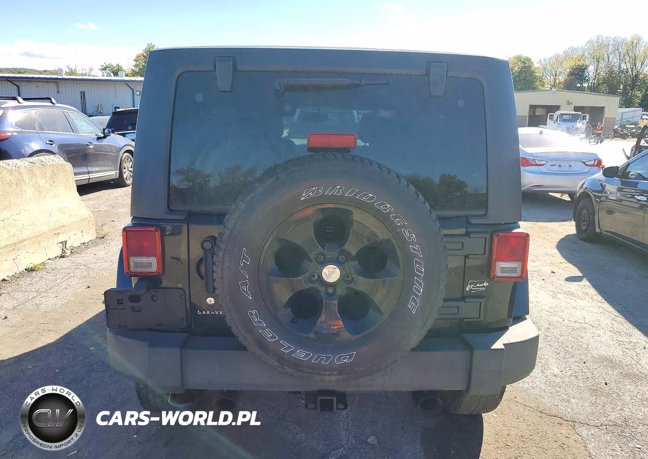2013 Jeep Wrangler Unlimited Sahara VIN:1C4BJWEG1DL655495 - 6