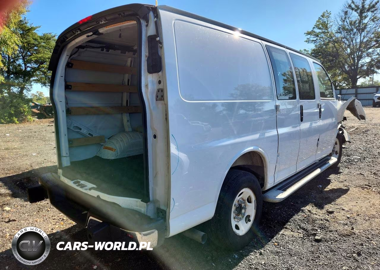 2025 Chevrolet Express G2500 VIN:1GCWGAFP4S1196067 - 3