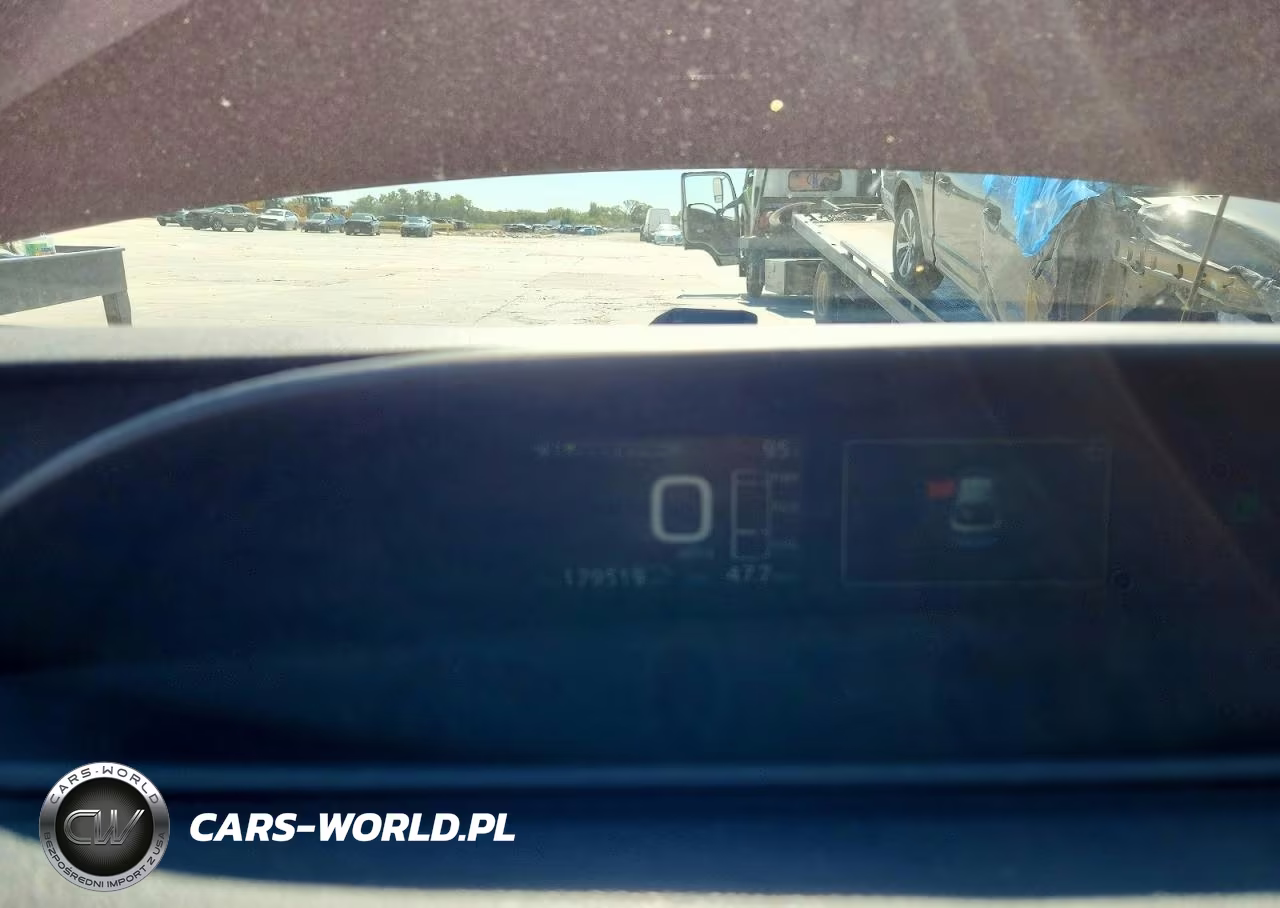 2020 Toyota Prius L Eco VIN:JTDKARFU6L3112583 - 9