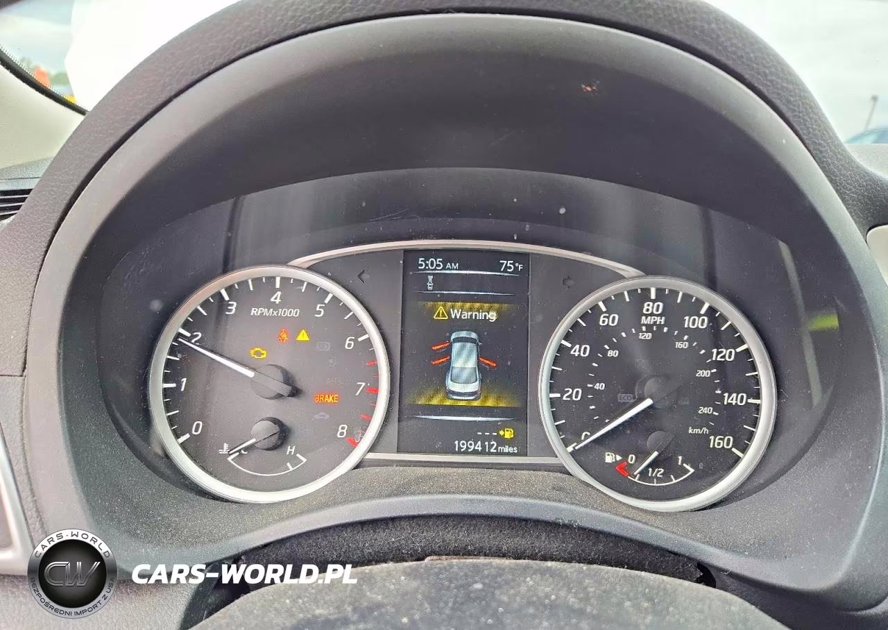 2018 Nissan Sentra S VIN:3N1AB7AP9JY301010 - 9
