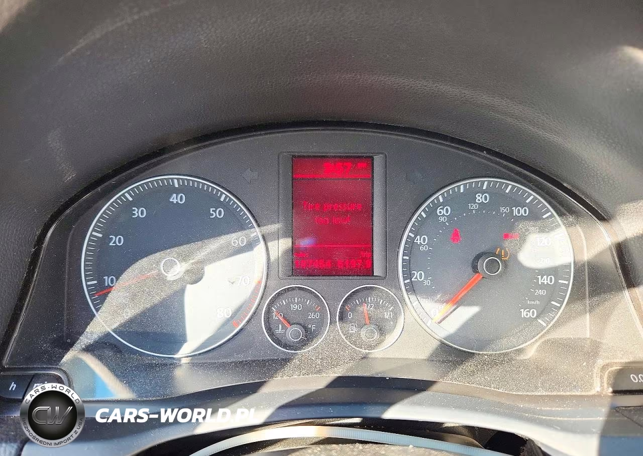 2008 Volkswagen Rabbit VIN:WVWAA71K78W281961 - 9