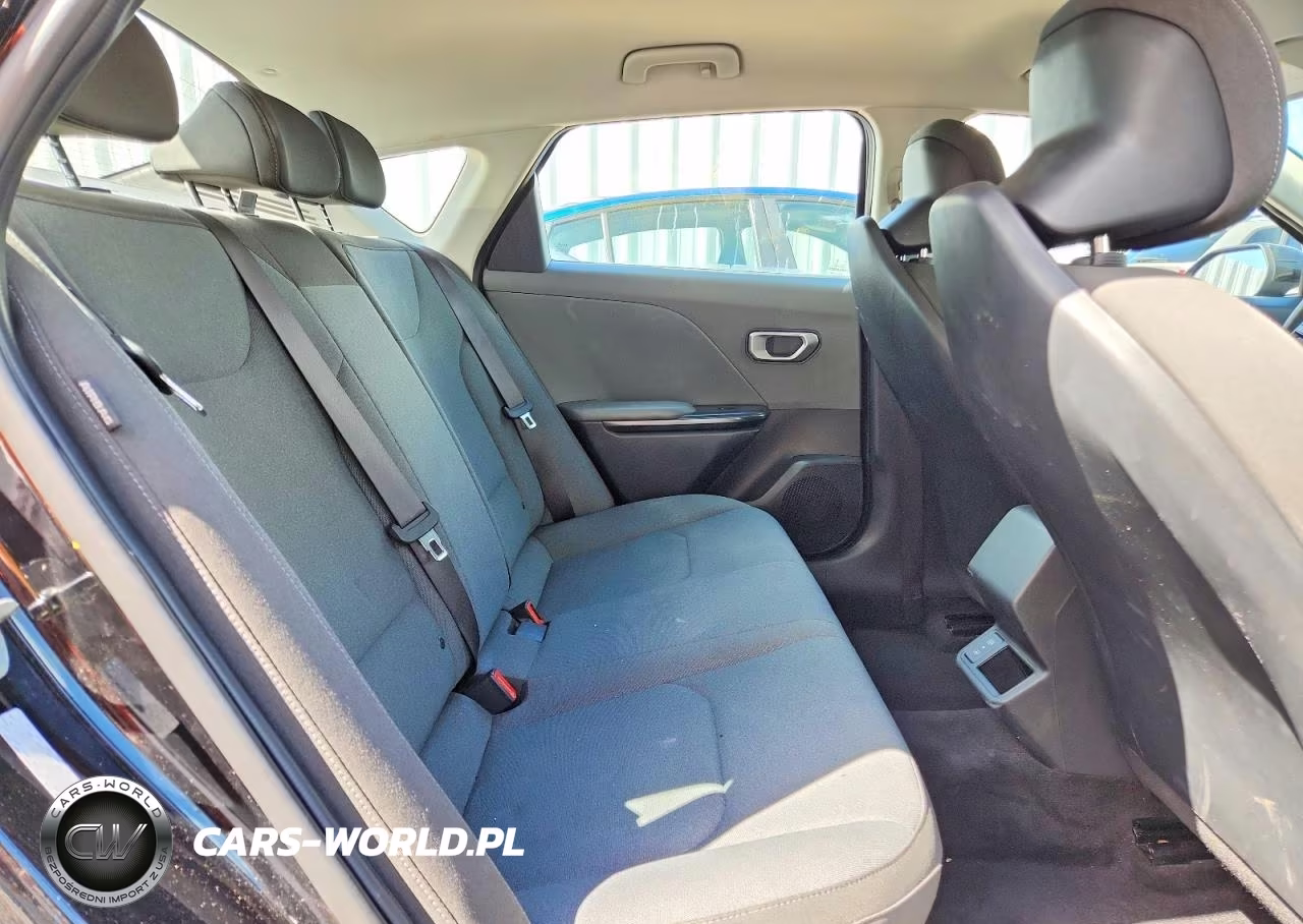 2025 Kia K4 Lxs VIN:3KPFT4DE7SE054100 - 10