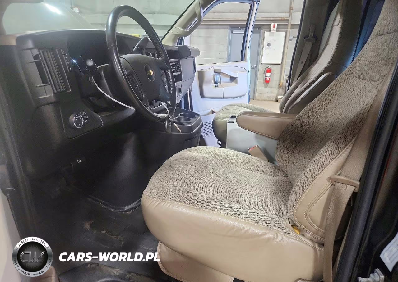 2023 Chevrolet Express G2500 Delivery Van VIN:1GCWGAFP6P1100348 - 7