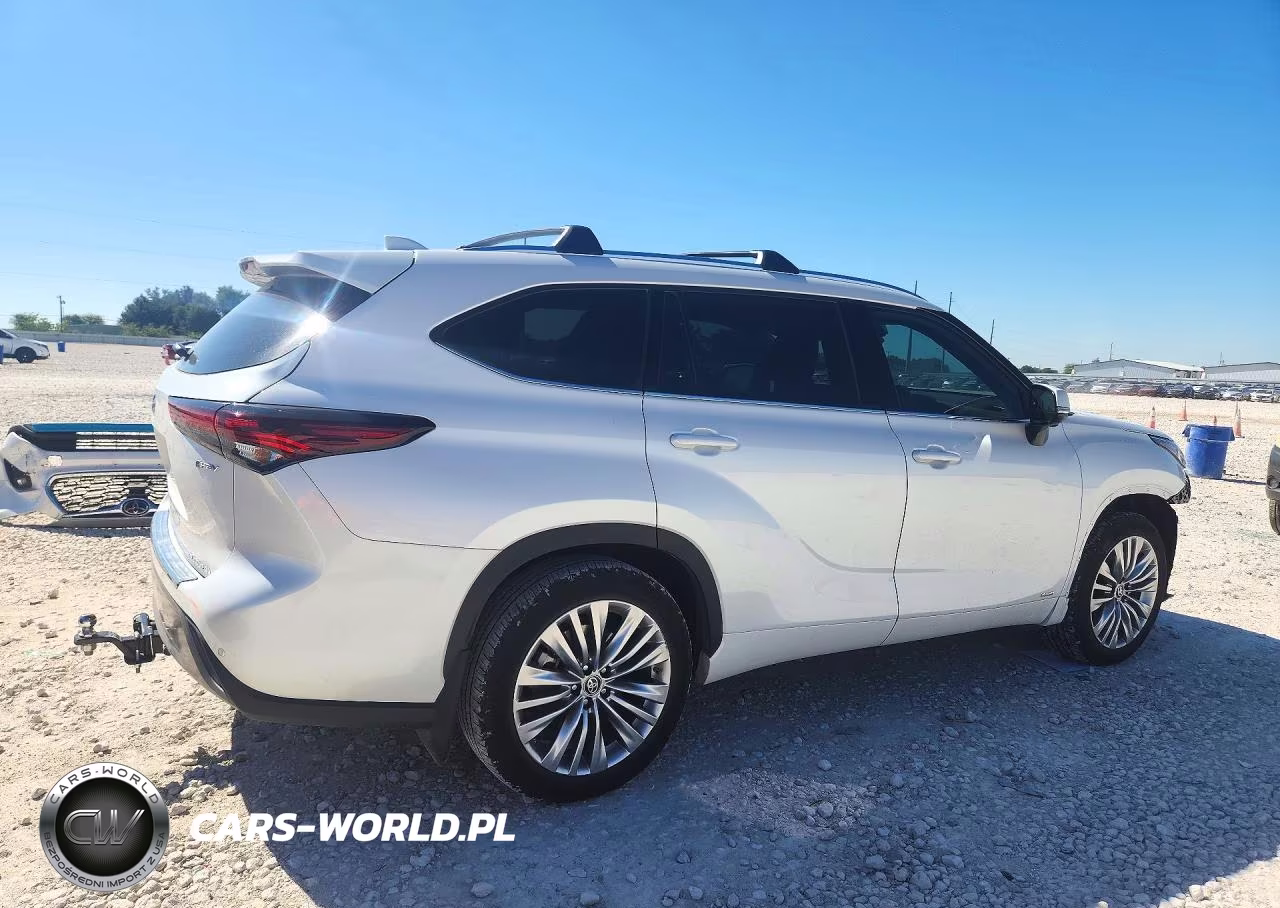 2025 Toyota Highlander Hybrid Platinum VIN:5TDEBRCH7SS673650 - 3