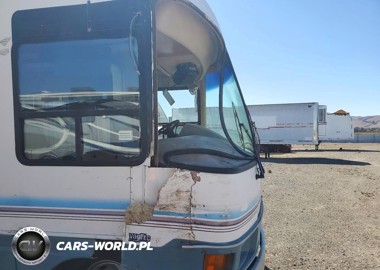 1998 Chevrolet P30 VIN:1GBLP37JXW3313741 - 9
