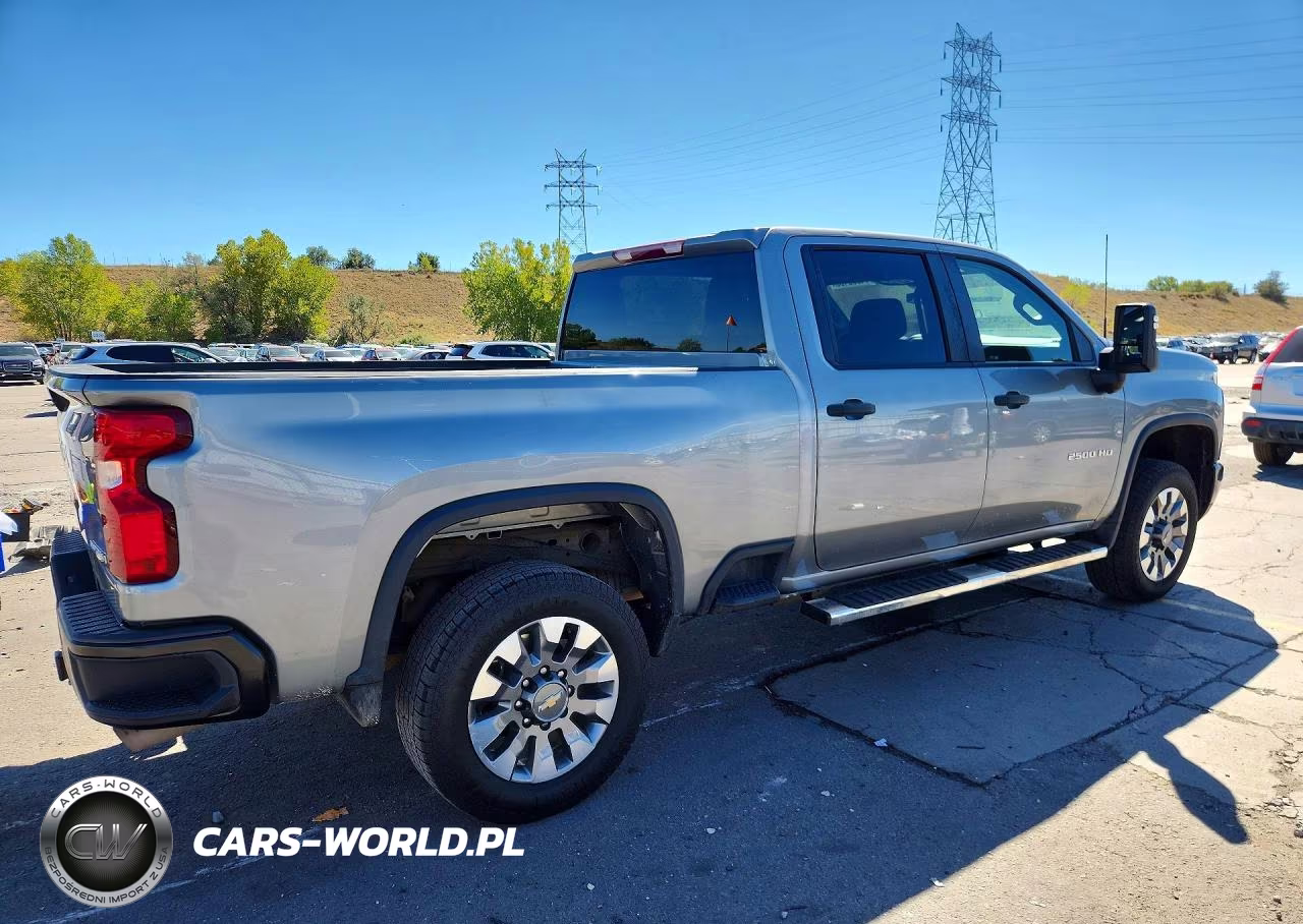 2024 Chevrolet Silverado K2500 Custom VIN:2GC4YME77R1231177 - 3