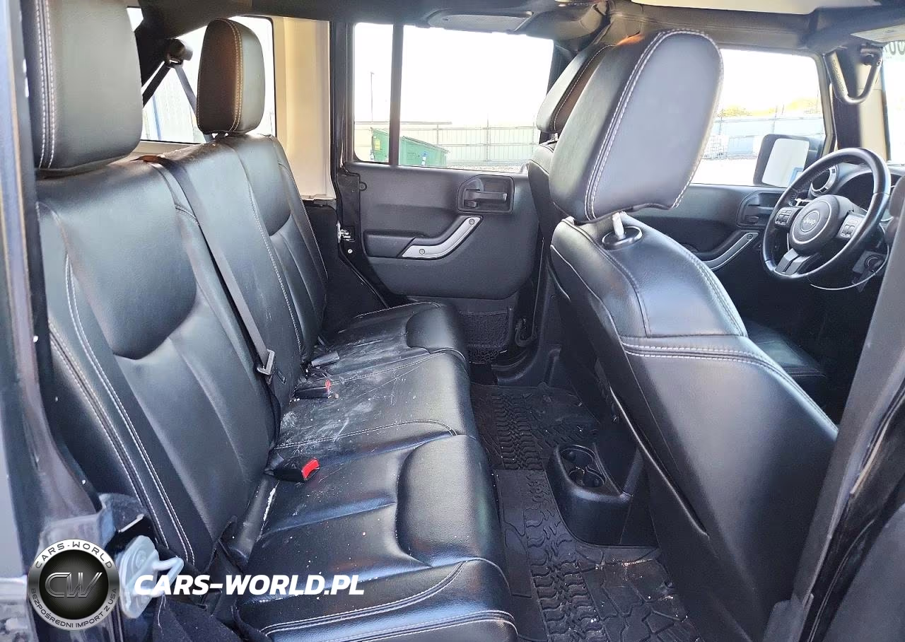 2015 Jeep Wrangler Unlimited Sahara VIN:1C4BJWEG1FL651725 - 10