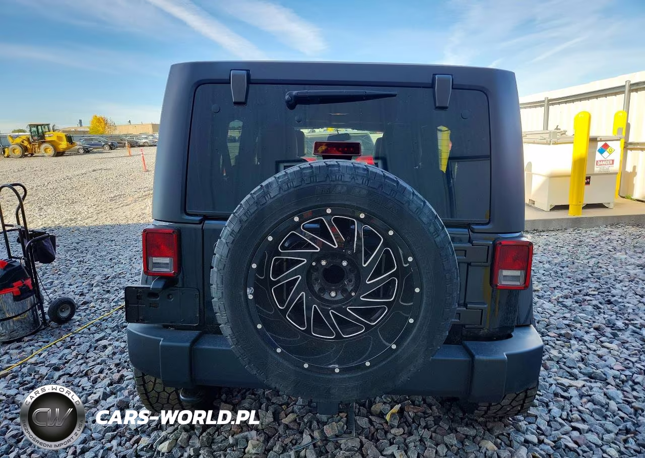 2015 Jeep Wrangler Unlimited Sahara VIN:1C4BJWEG1FL651725 - 6