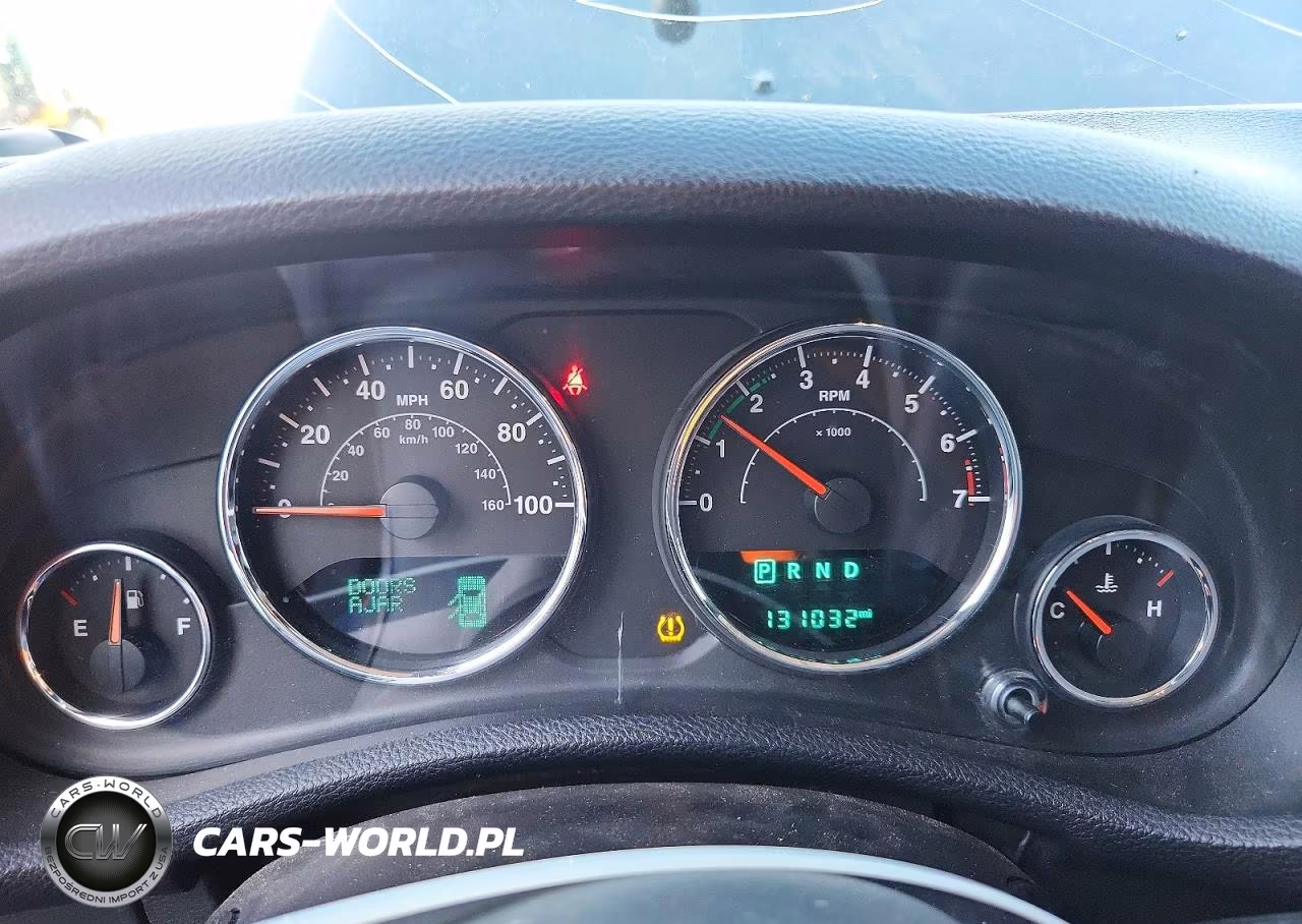 2015 Jeep Wrangler Unlimited Sahara VIN:1C4BJWEG1FL651725 - 9