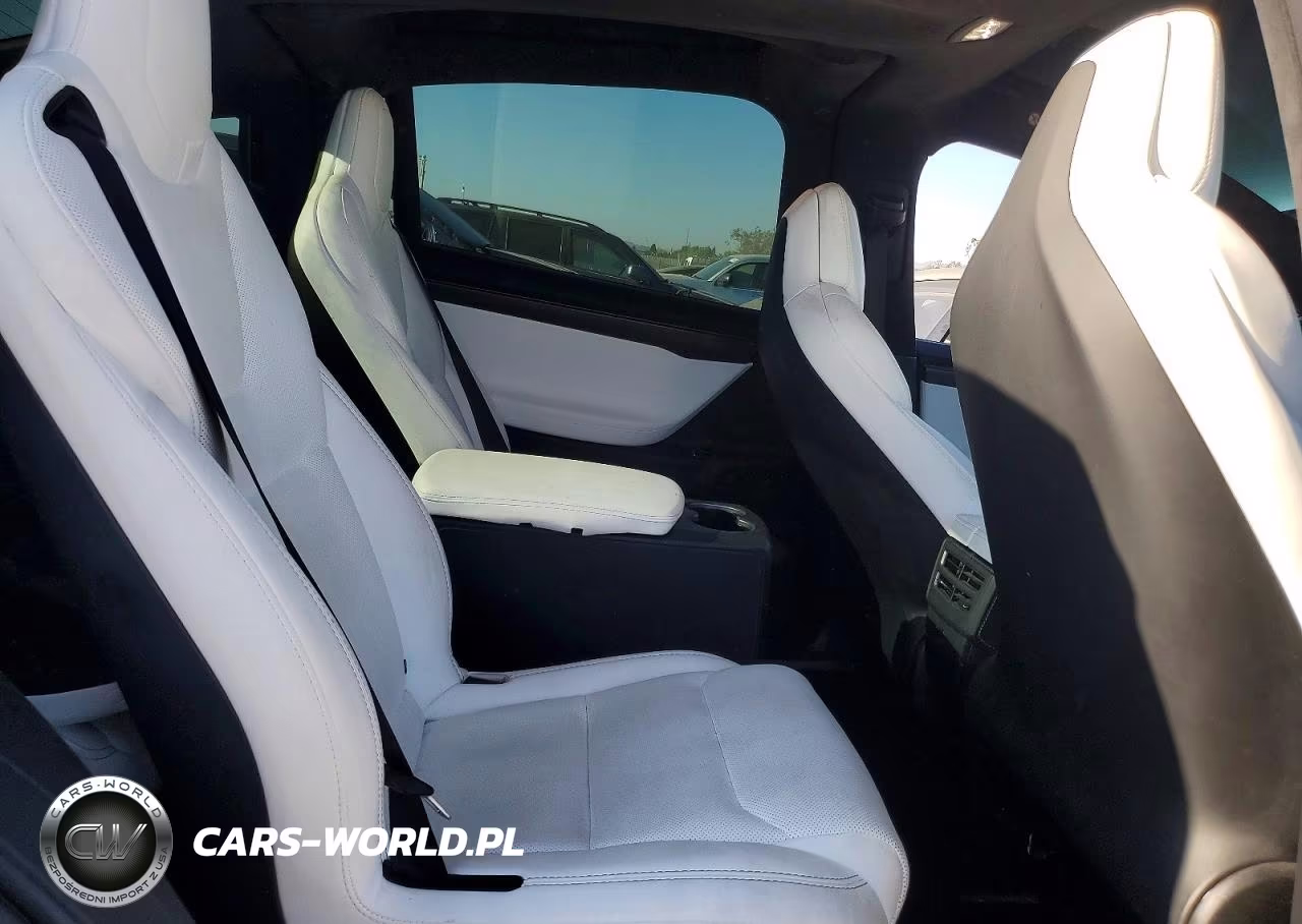 2018 Tesla Model X VIN:5YJXCBE40JF116816 - 11