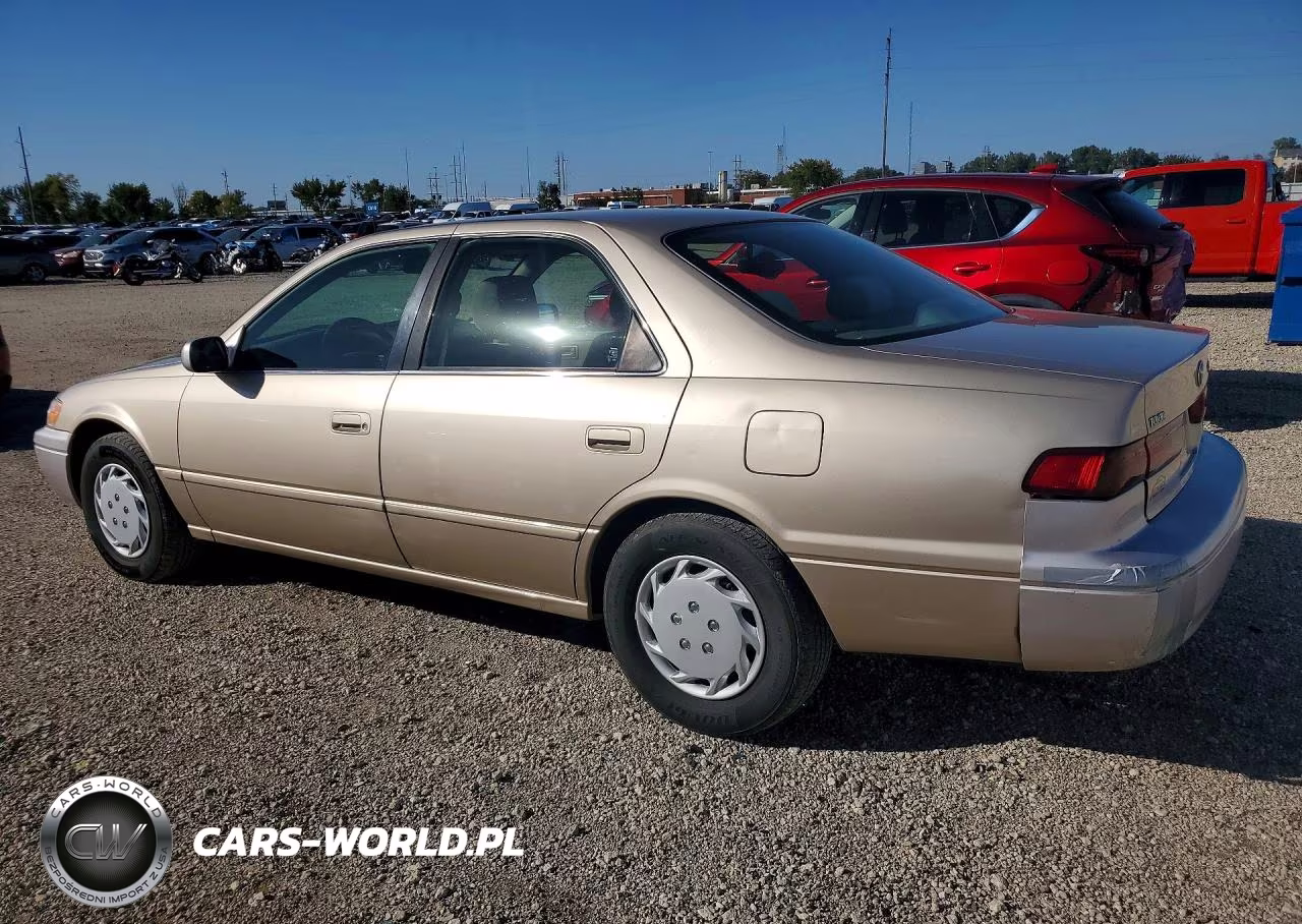 1999 Toyota Camry Le VIN:JT2BG22K5X0326667 - 2