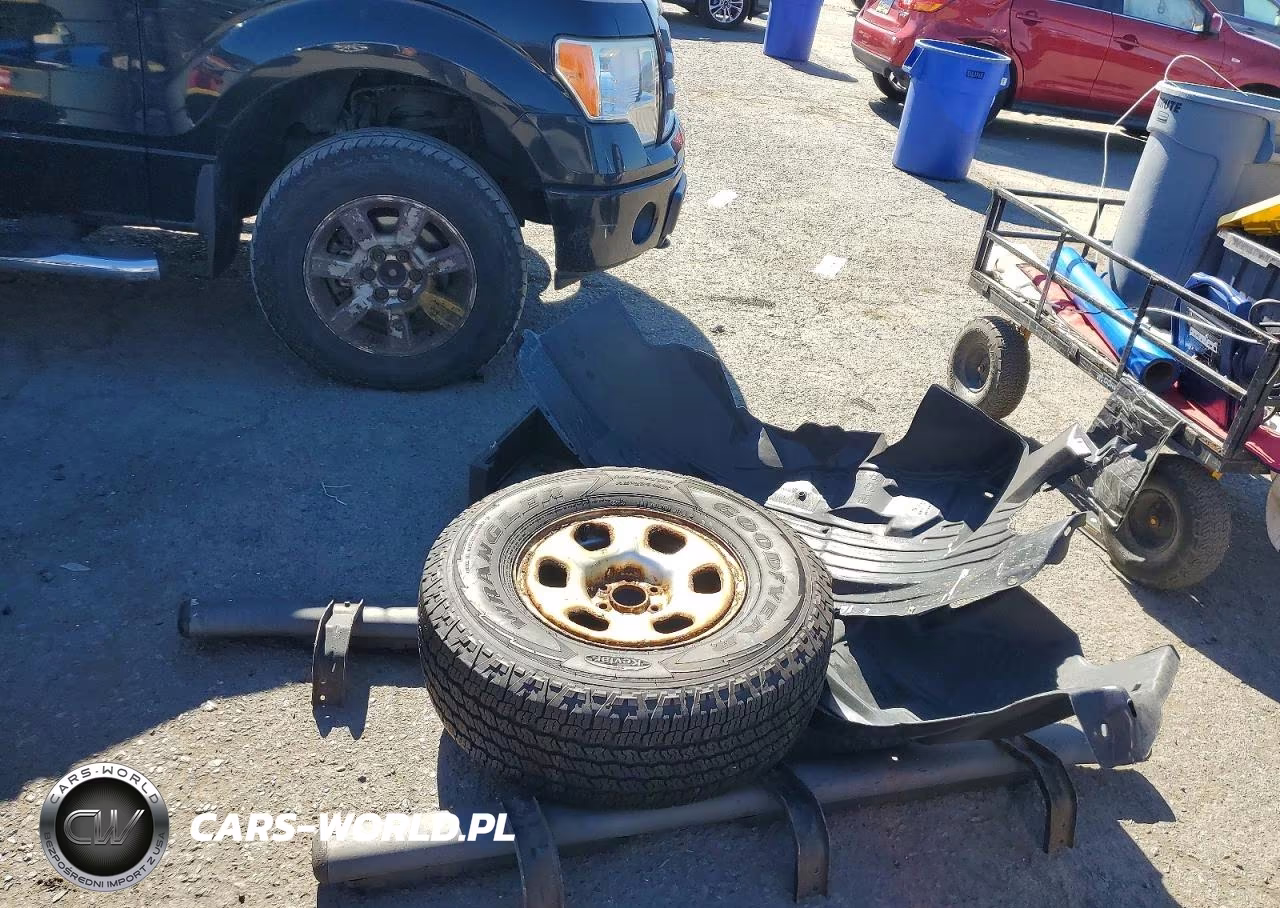 2005 Nissan Xterra S VIN:5N1AN08W25C649301 - 13
