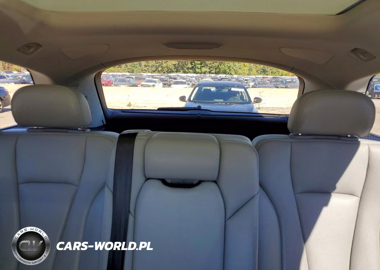 2018 Audi Q7 Premium Plus VIN:WA1LAAF70JD005711 - 10