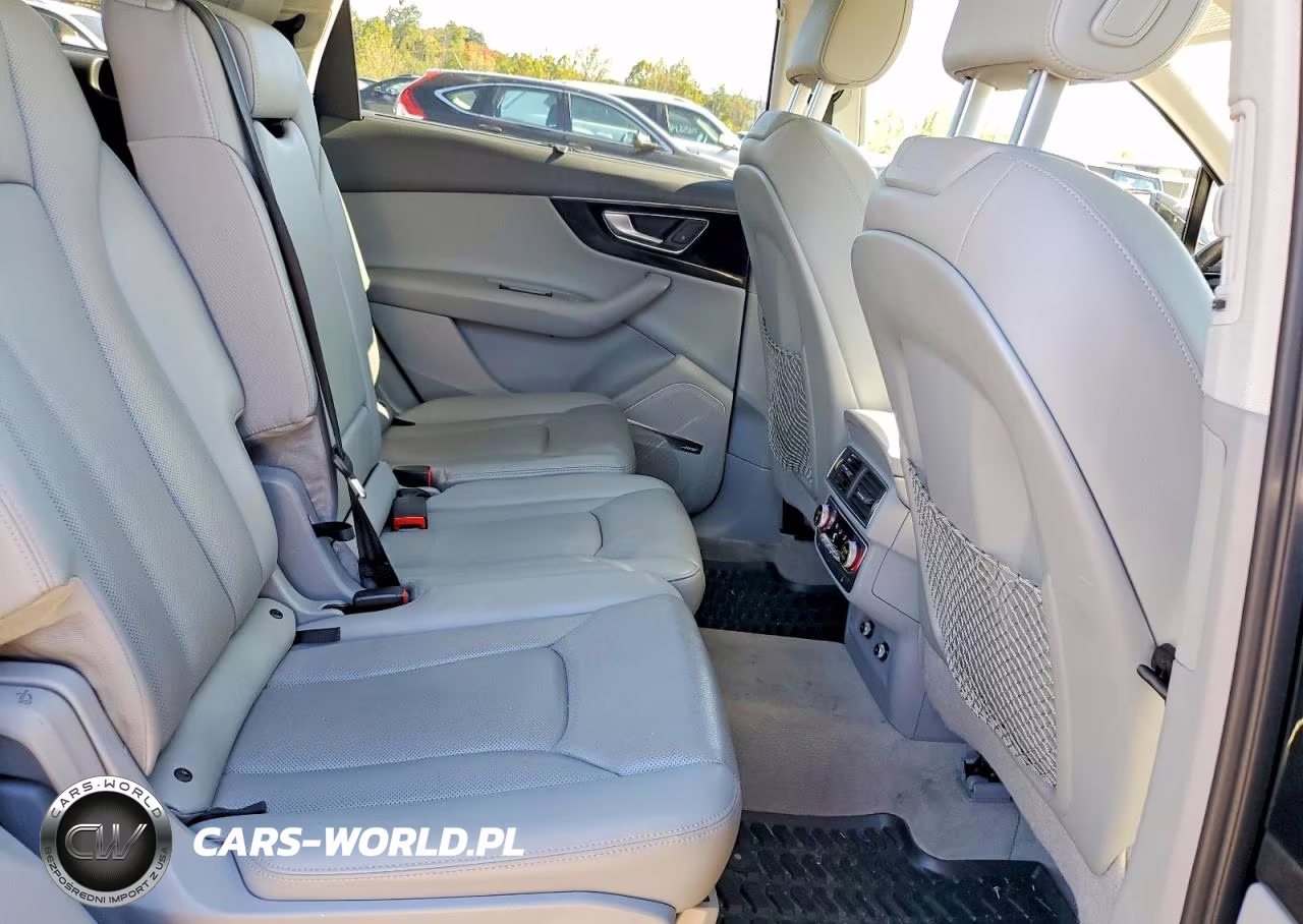 2018 Audi Q7 Premium Plus VIN:WA1LAAF70JD005711 - 11