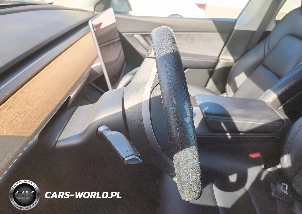 2022 Tesla Model Y VIN:7SAYGDEE9NF355870 - 9