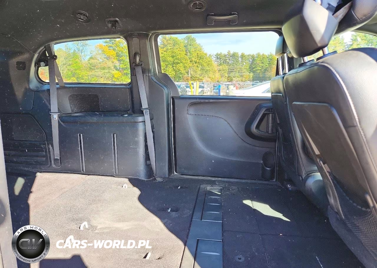 2016 Dodge Grand Caravan R-T VIN:2C4RDGEG7GR210377 - 11