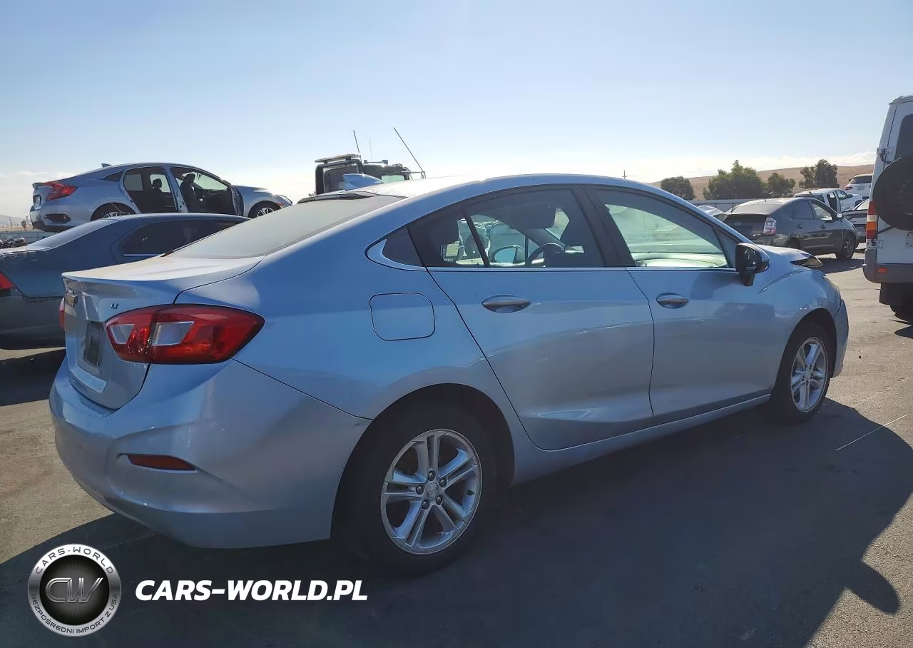 2018 Chevrolet Cruze Lt VIN:1G1BE5SM9J7183486 - 3