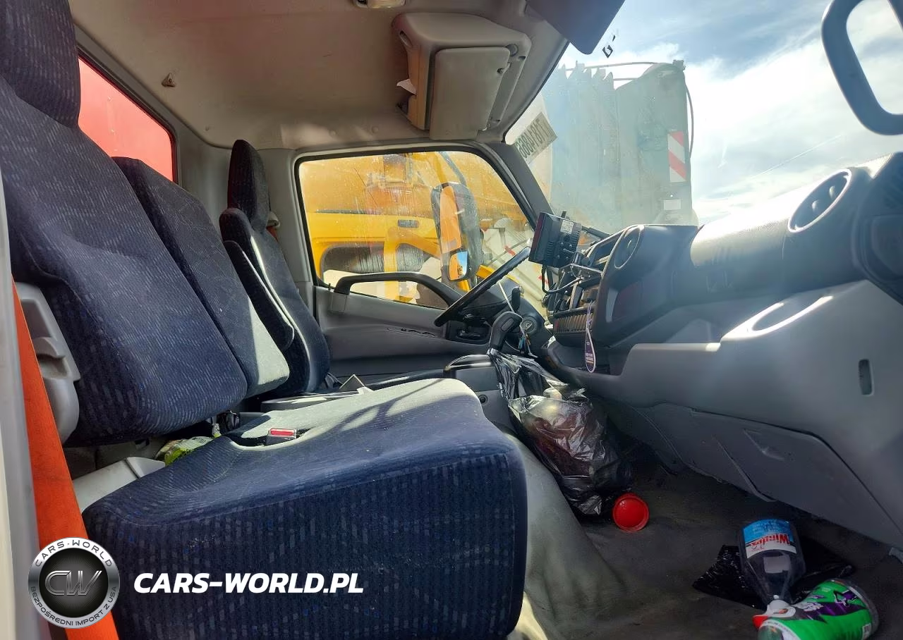 2017 Hino 195 Box Truck VIN:JHHSDM2H4HK005853 - 11