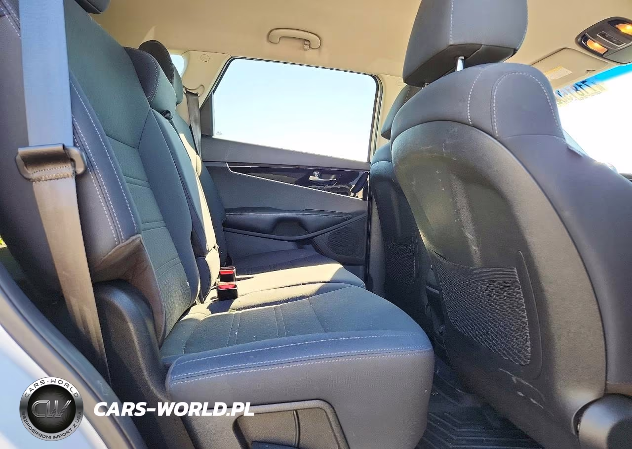 2019 Kia Sorento S V6 VIN:5XYPGDA56KG593372 - 11
