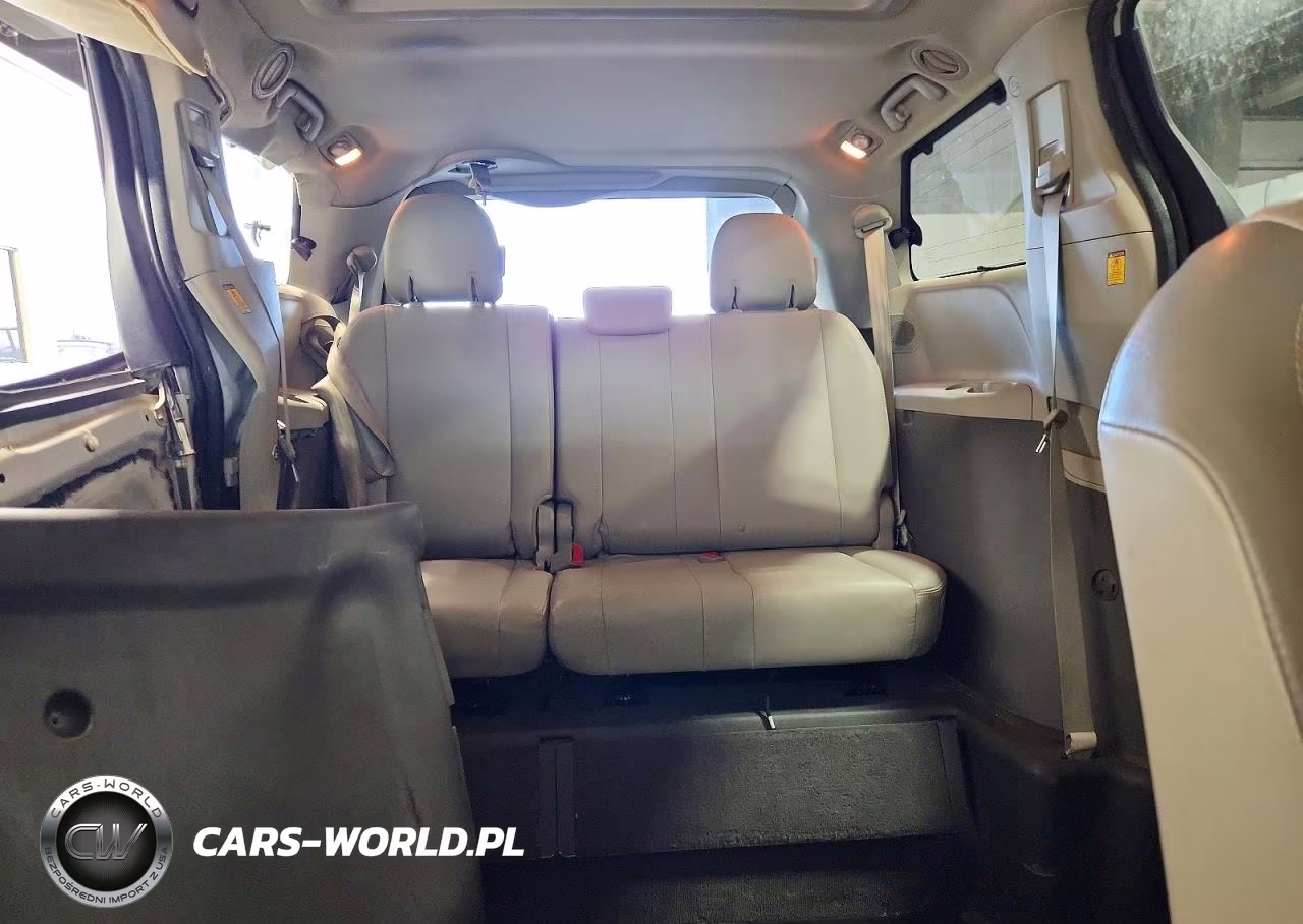 2011 Toyota Sienna Limited 7-Passenger VIN:5TDYK3DCXBS122884 - 10