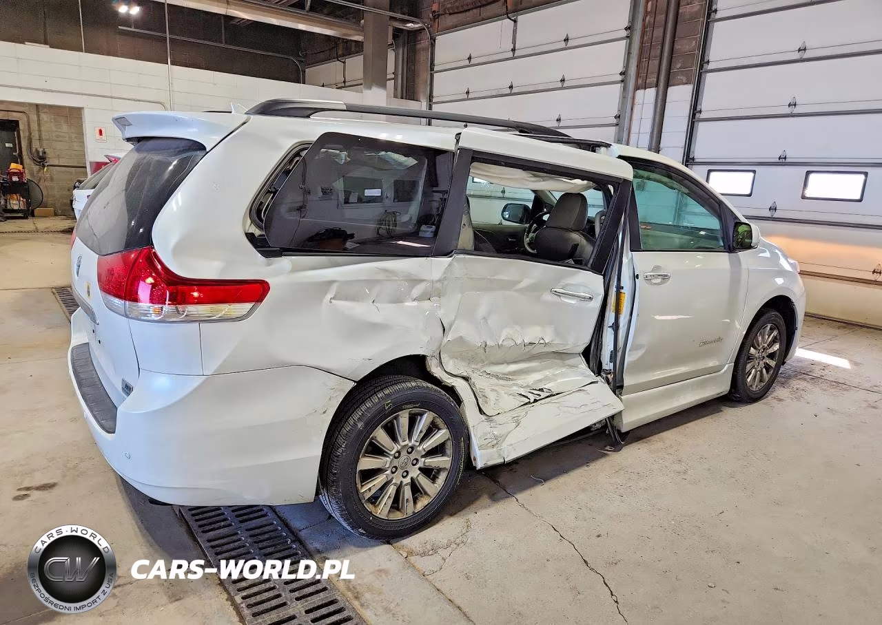 2011 Toyota Sienna Limited 7-Passenger VIN:5TDYK3DCXBS122884 - 3