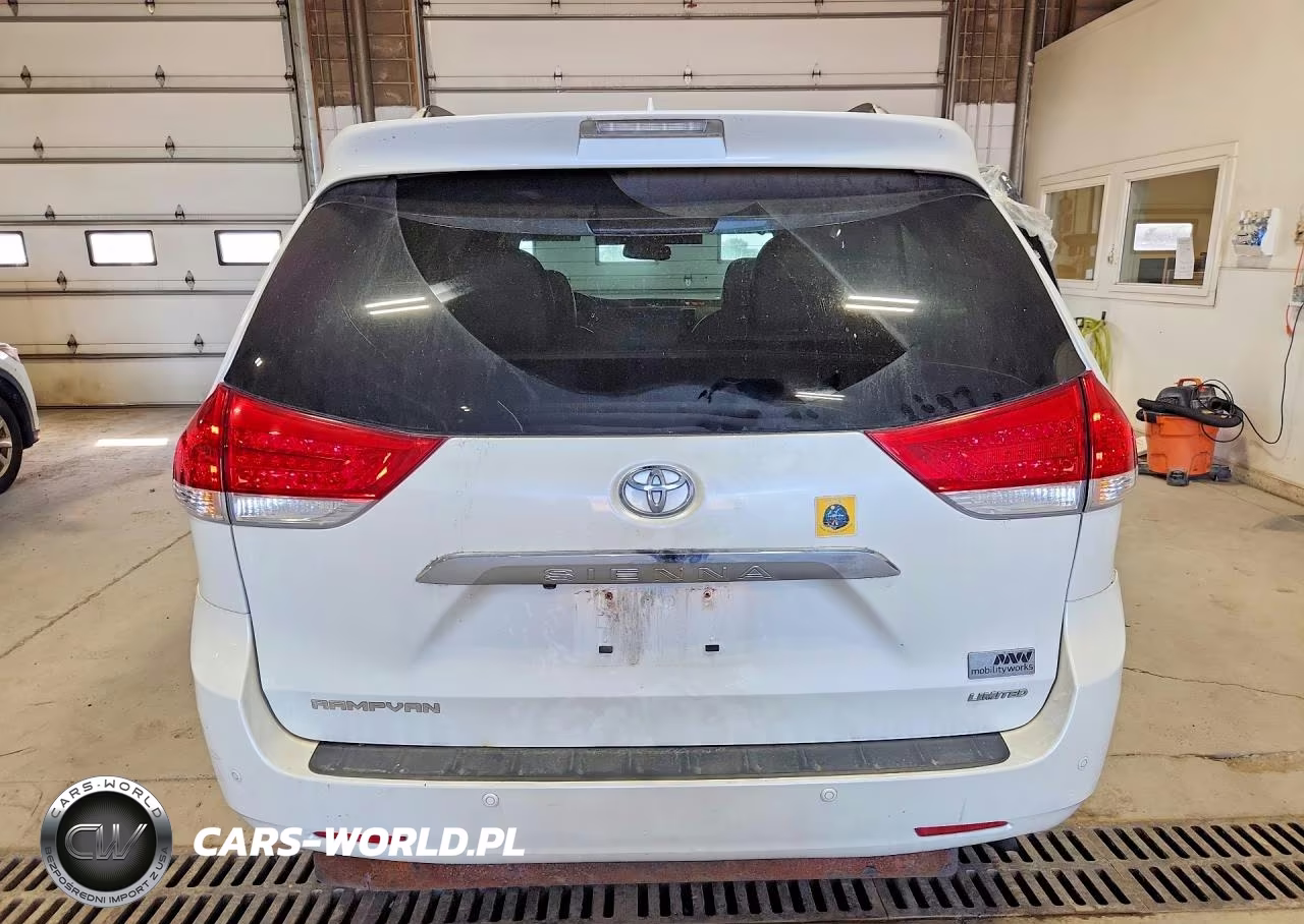 2011 Toyota Sienna Limited 7-Passenger VIN:5TDYK3DCXBS122884 - 6