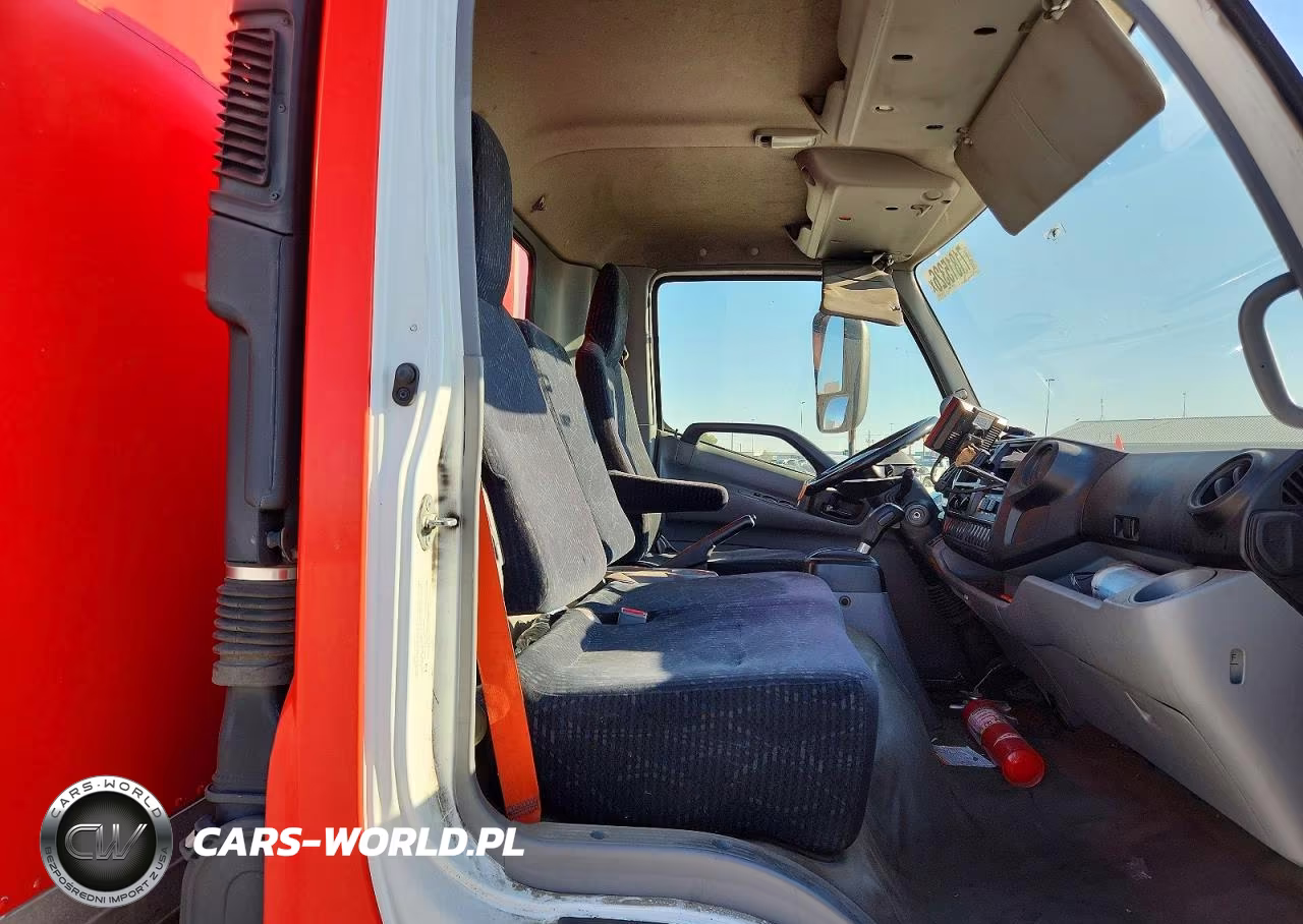 2018 Hino 195 Box Truck VIN:JHHSDM2H3JK006112 - 11