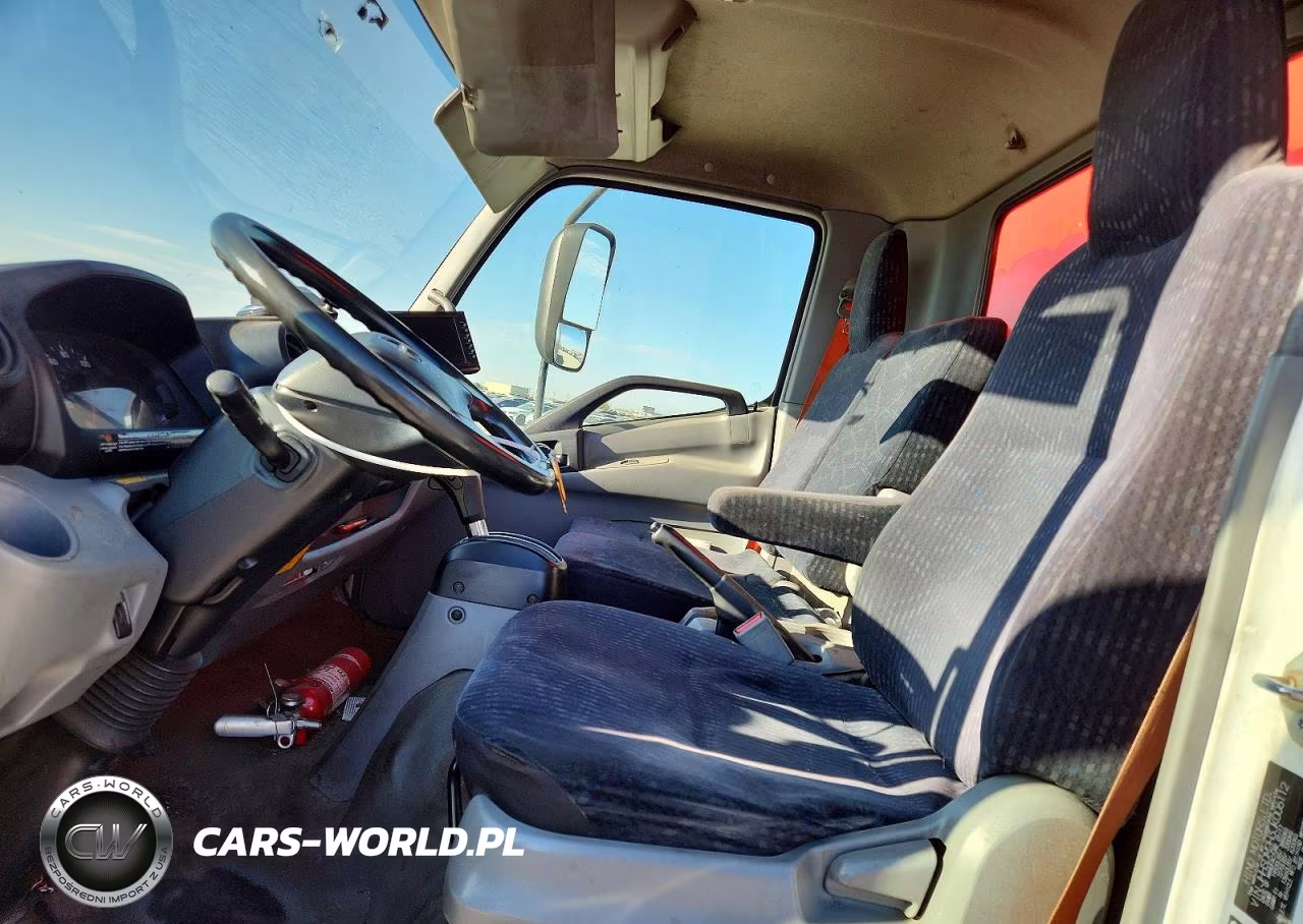 2018 Hino 195 Box Truck VIN:JHHSDM2H3JK006112 - 7