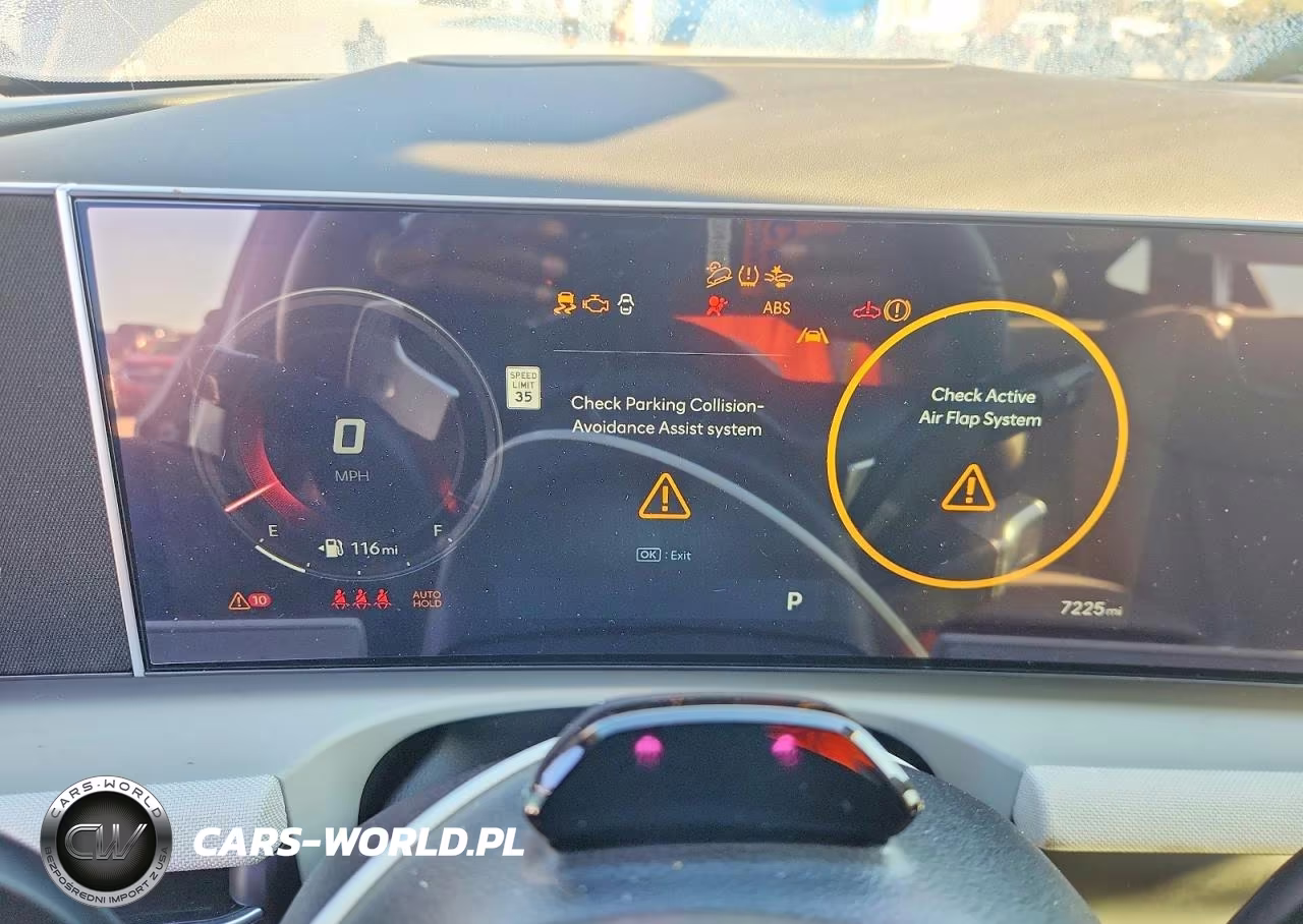 2026 Hyundai Tucson Hybrid Limited VIN:KM8JEDD12TU439788 - 9