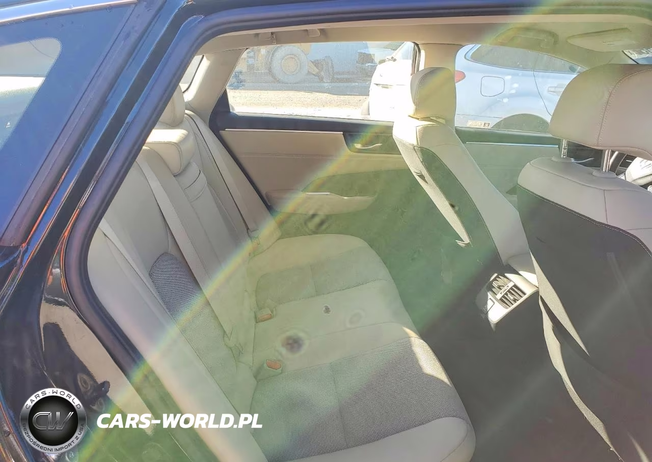 2018 Honda Clarity VIN:JHMZC5F1XJC023120 - 10