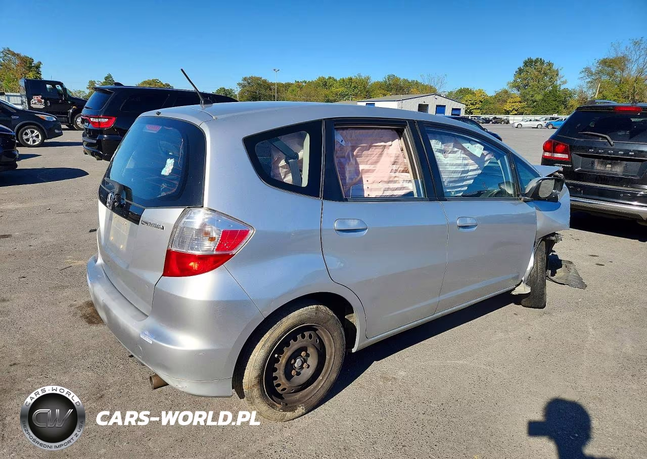 2012 Honda Fit VIN:JHMGE8H36CS009015 - 3