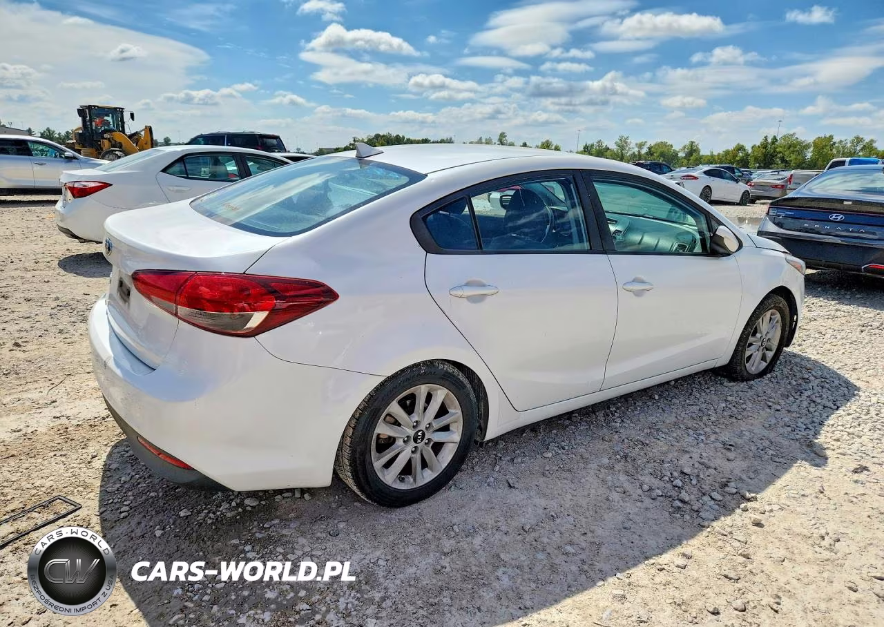 2017 Kia Forte Lx VIN:3KPFL4A7XHE116457 - 3