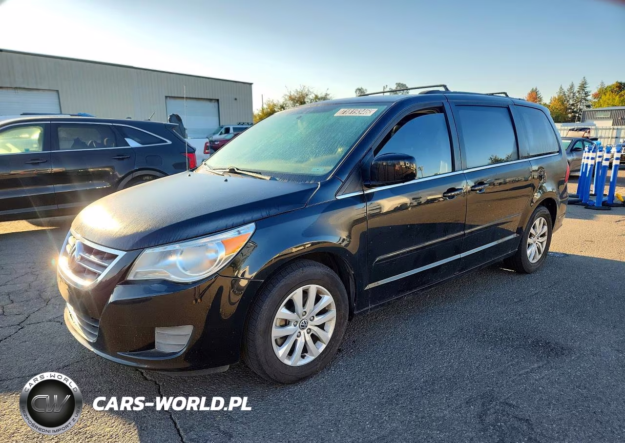 2012 Volkswagen Routan Se