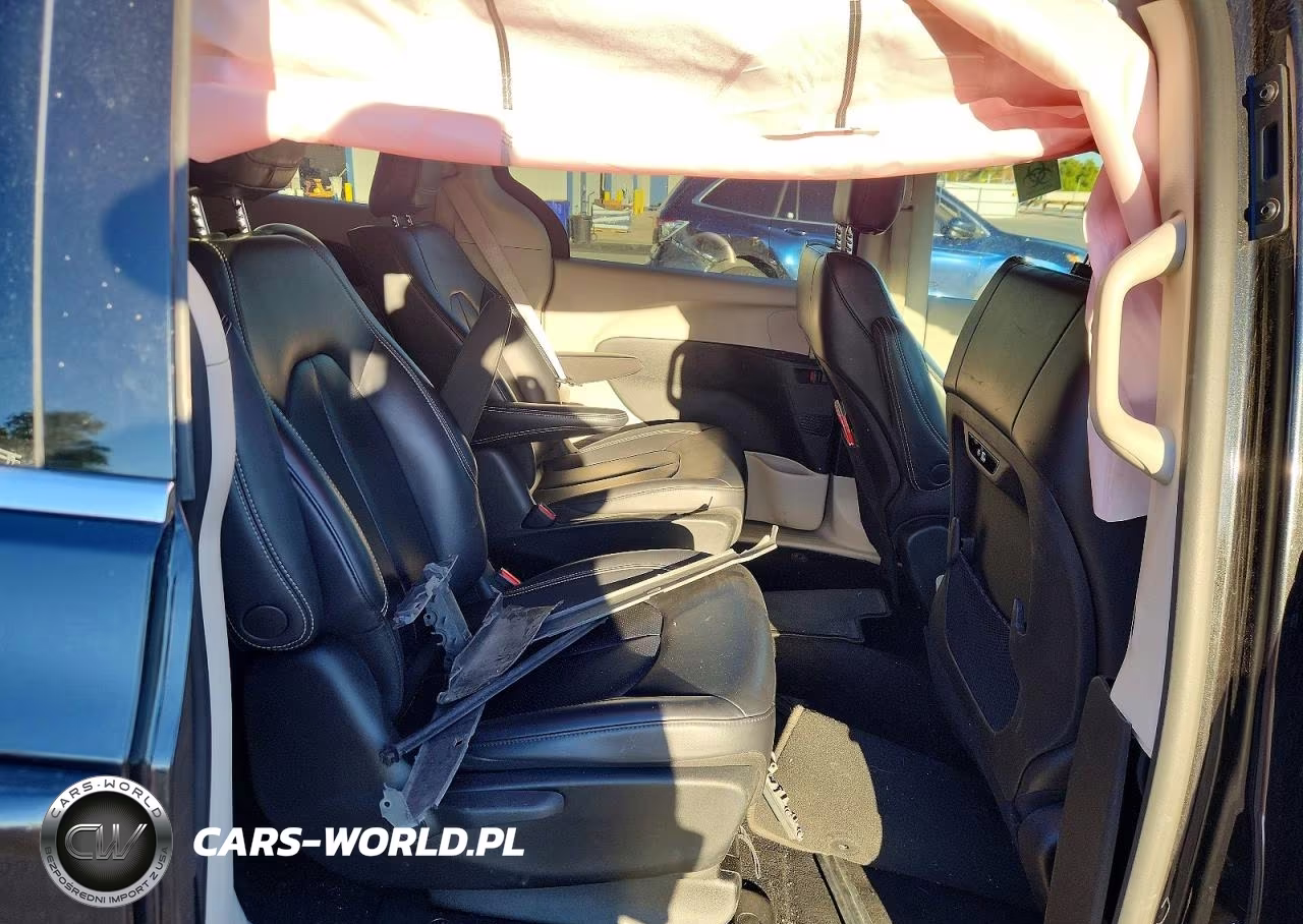2023 Chrysler Pacifica Hybrid Touring L VIN:2C4RC1L74PR632562 - 11