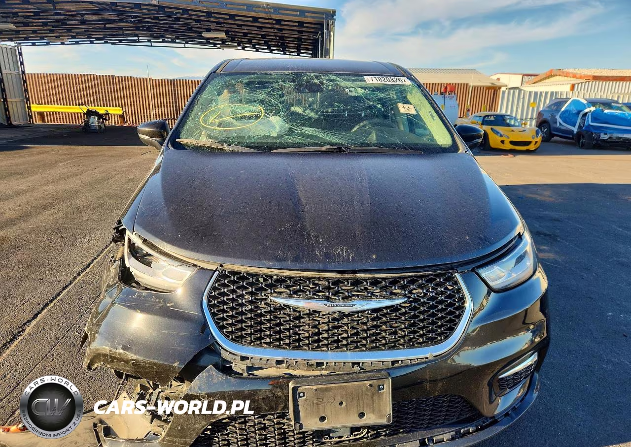 2023 Chrysler Pacifica Hybrid Touring L VIN:2C4RC1L74PR632562 - 5