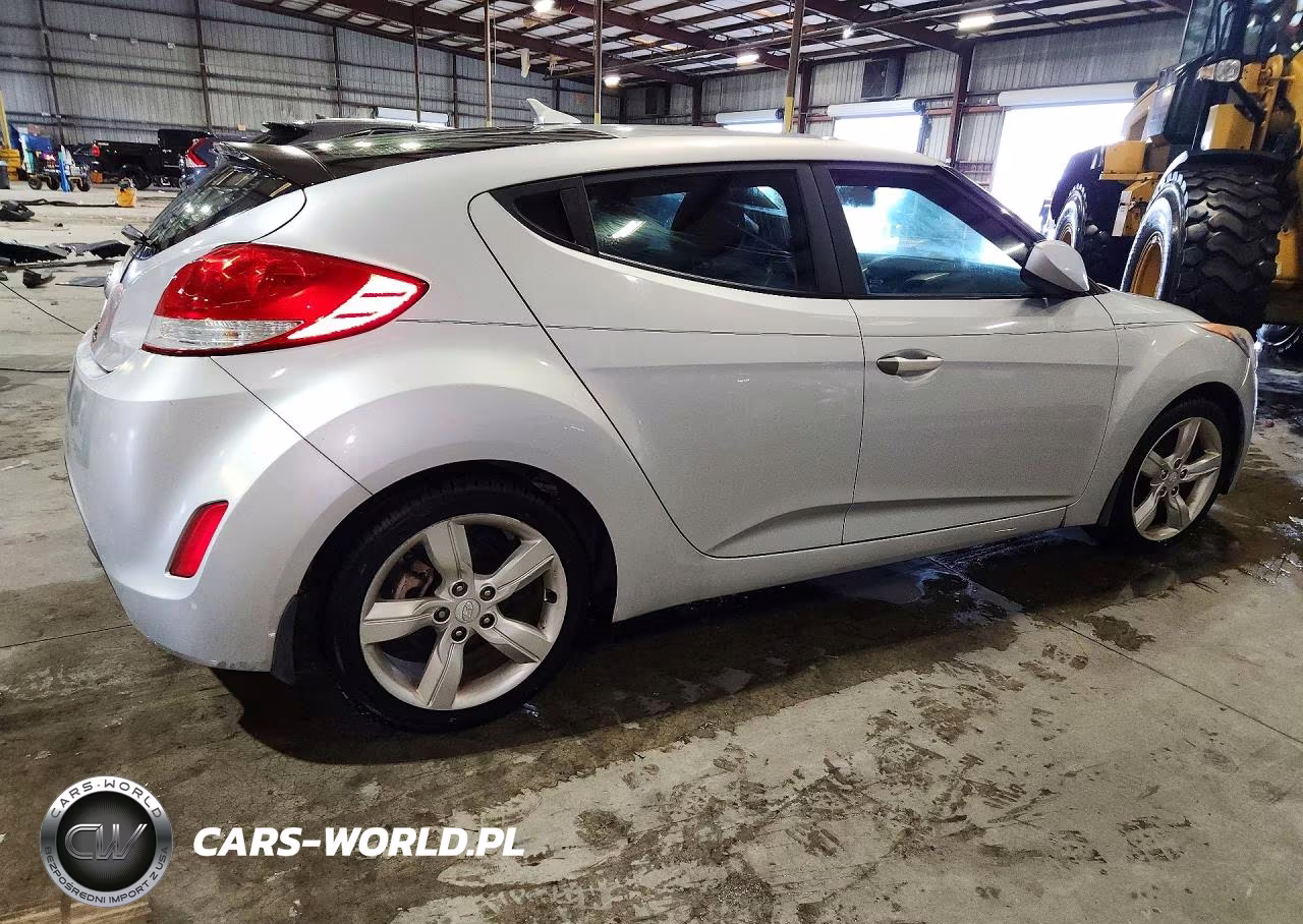 2015 Hyundai Veloster Base VIN:KMHTC6AD6FU244760 - 3