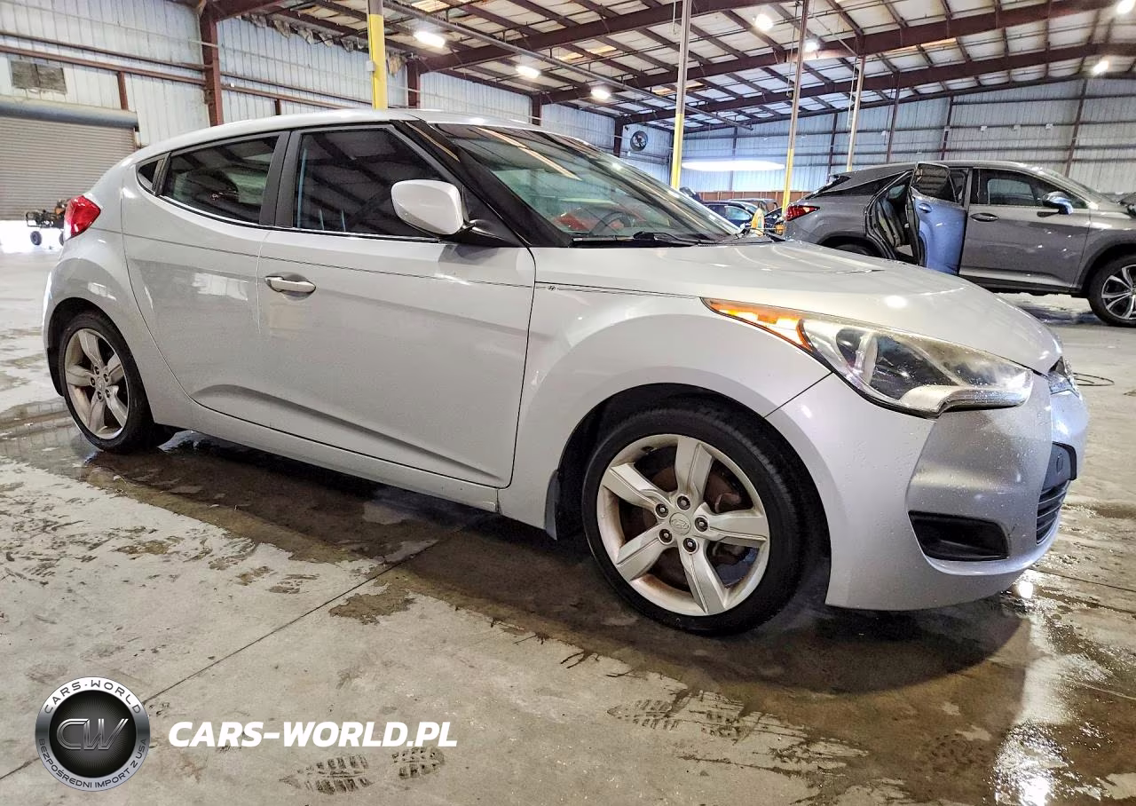 2015 Hyundai Veloster Base VIN:KMHTC6AD6FU244760 - 4
