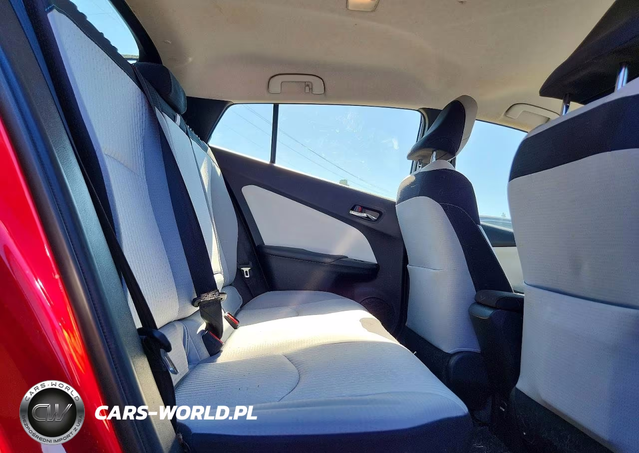 2018 Toyota Prius Three VIN:JTDKARFU1J3063158 - 10