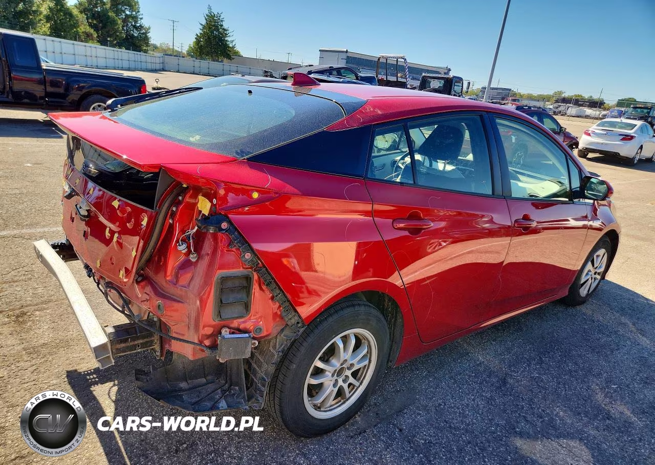 2018 Toyota Prius Three VIN:JTDKARFU1J3063158 - 3