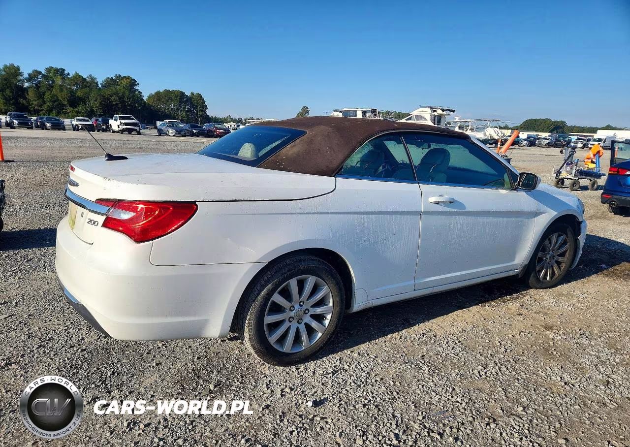 2013 Chrysler 200 Touring VIN:1C3BCBEB5DN512016 - 3
