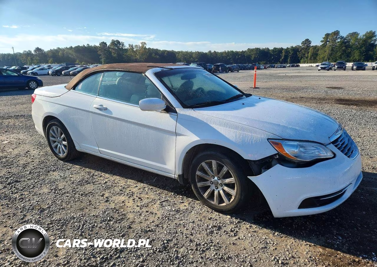 2013 Chrysler 200 Touring VIN:1C3BCBEB5DN512016 - 4