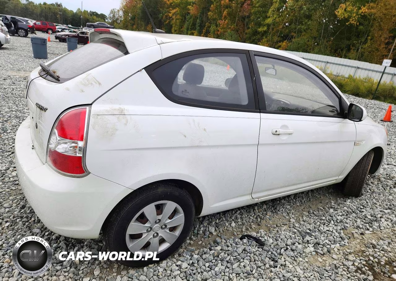2011 Hyundai Accent Gs VIN:KMHCM3AC2BU198390 - 3