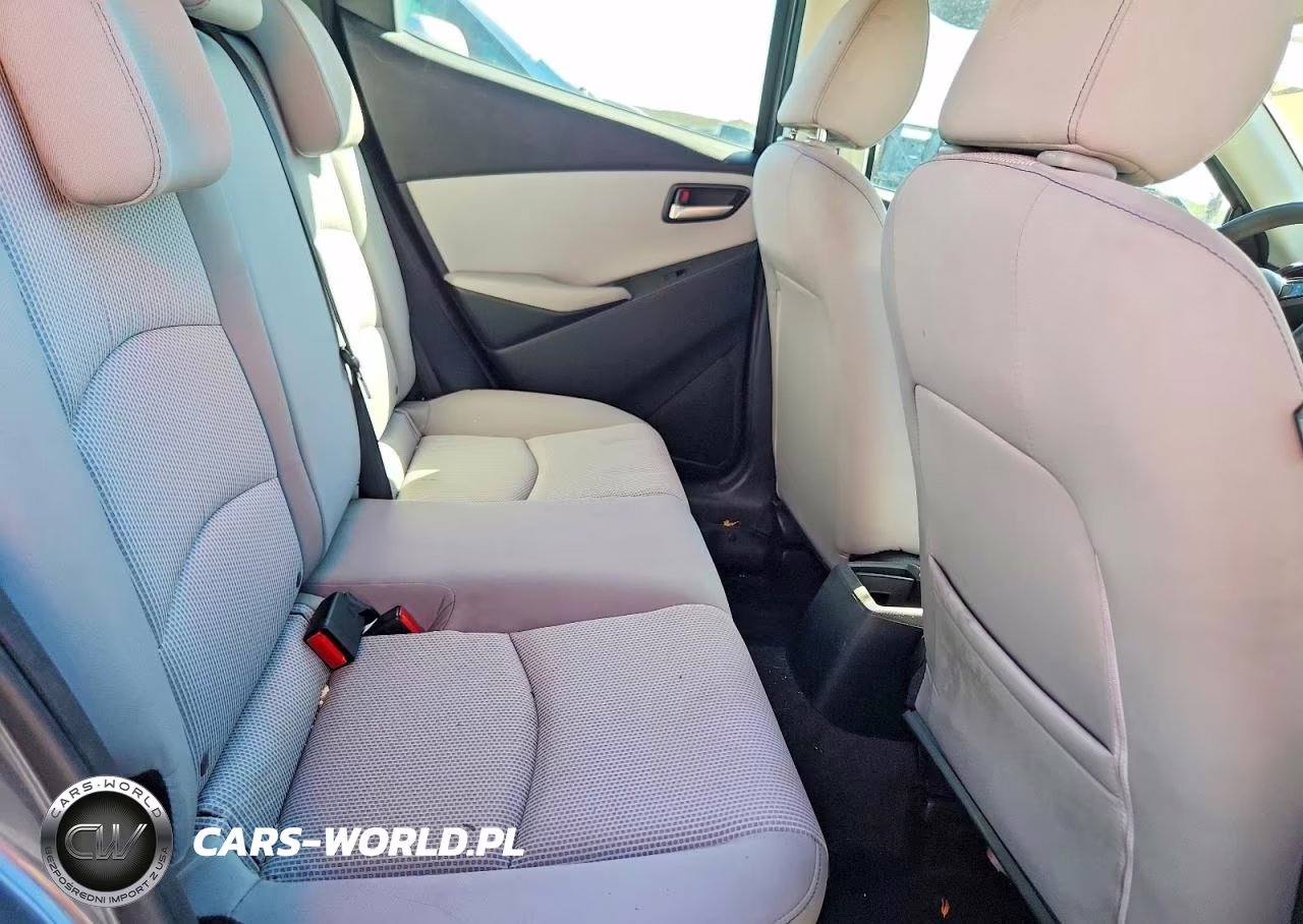 2020 Toyota Yaris Hatchback Le VIN:3MYDLBJV8LY710144 - 10