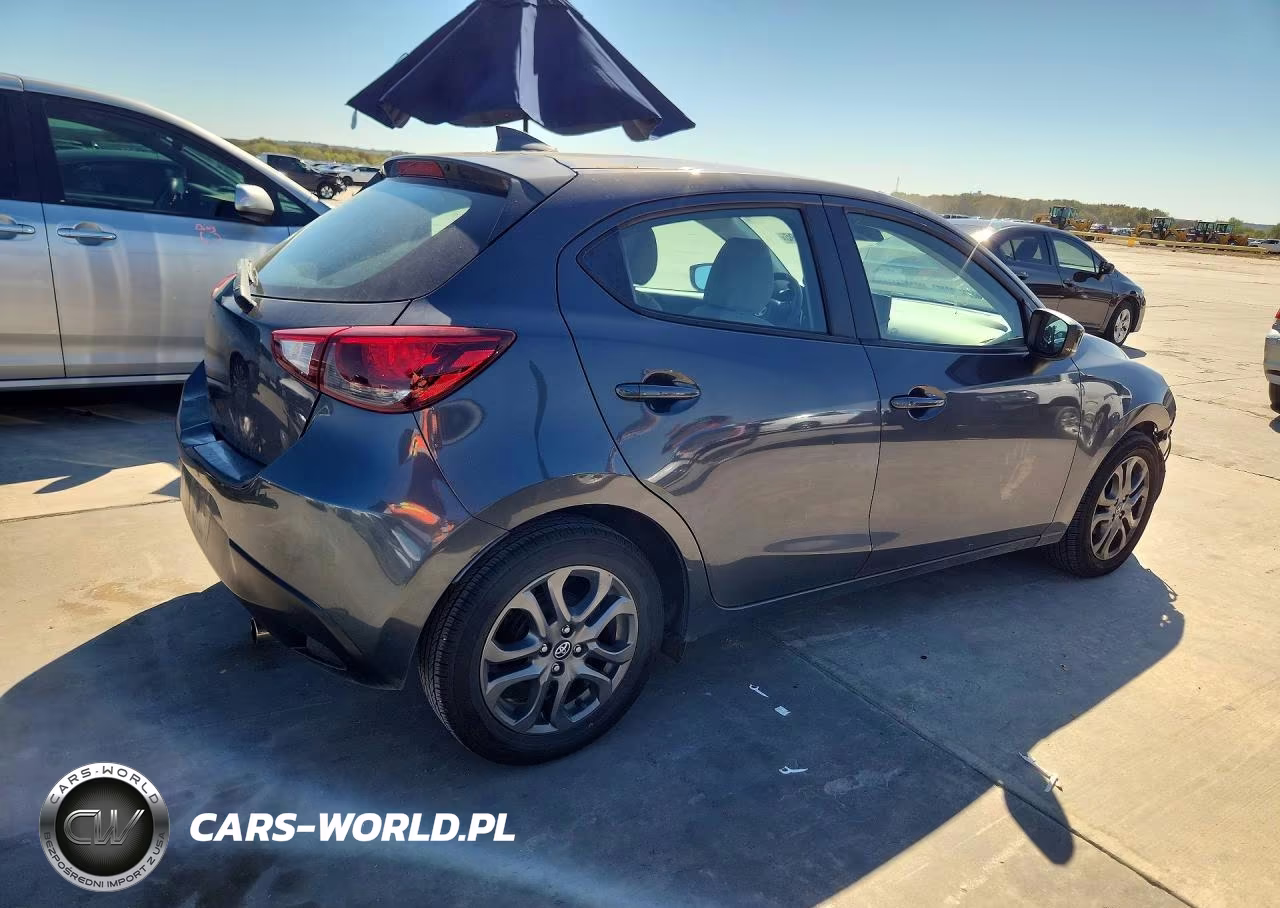 2020 Toyota Yaris Hatchback Le VIN:3MYDLBJV8LY710144 - 3