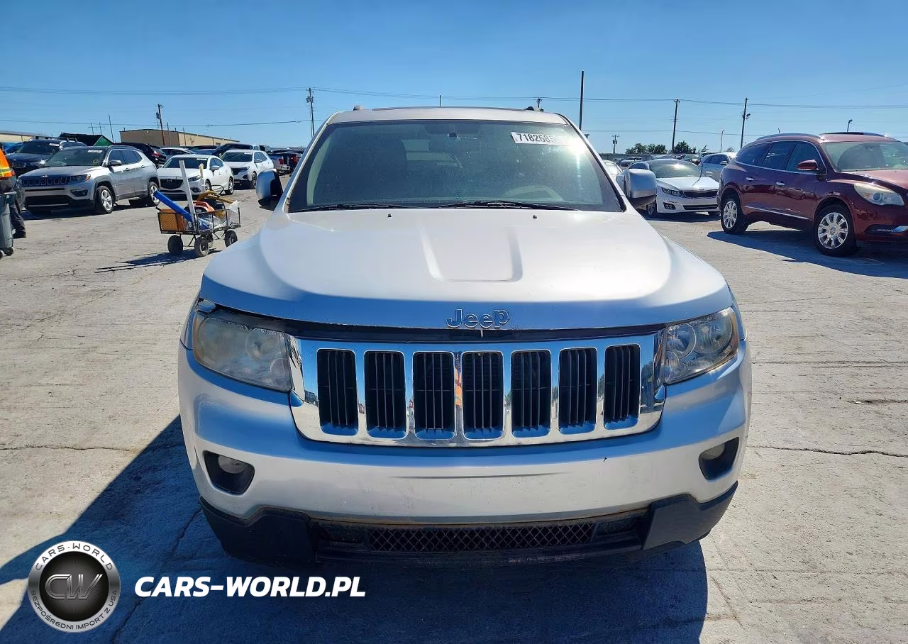 2012 Jeep Grand Cherokee Laredo VIN:1C4RJEATXCC361605 - 5