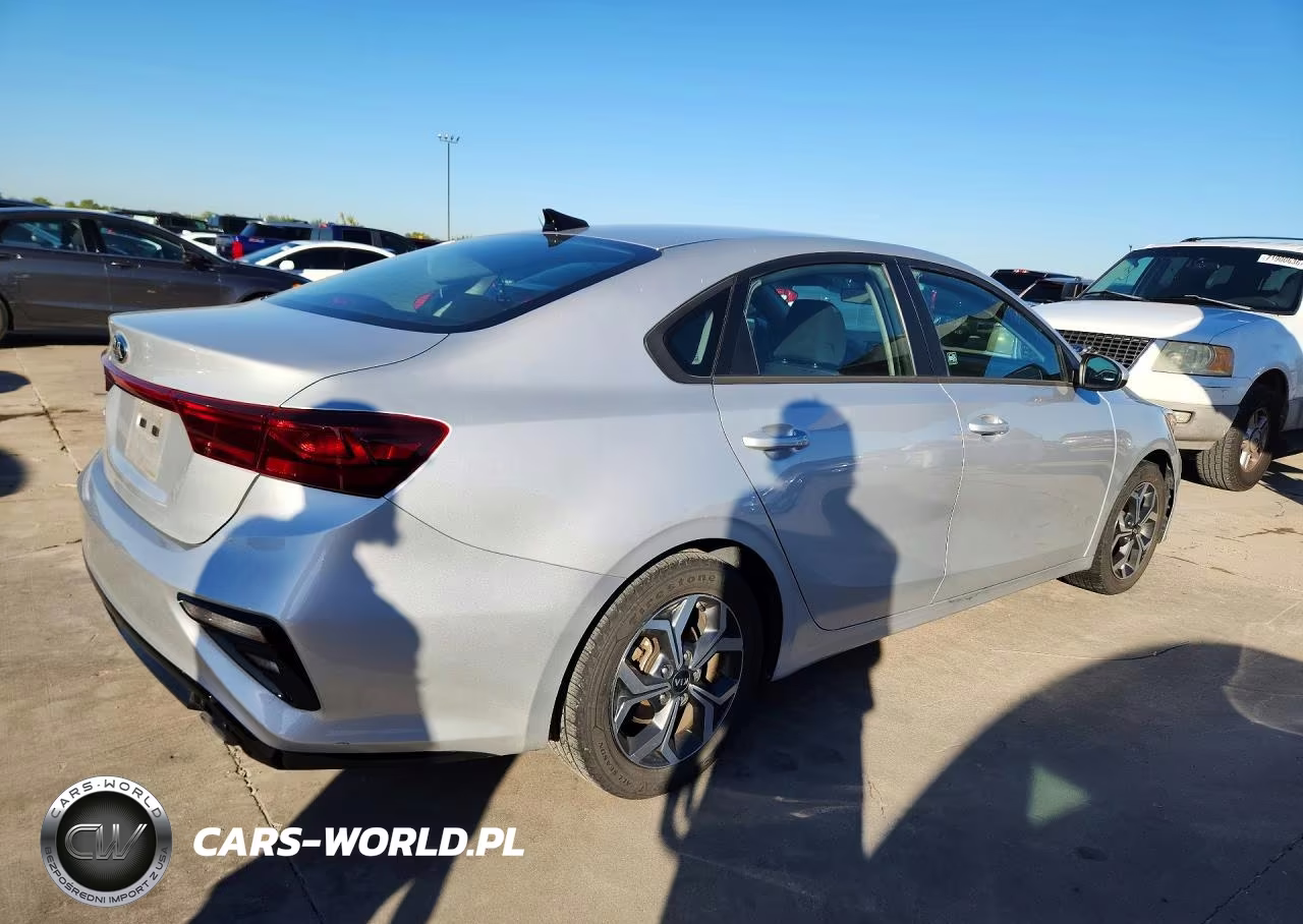 2021 Kia Forte Lxs VIN:3KPF24AD0ME377096 - 3