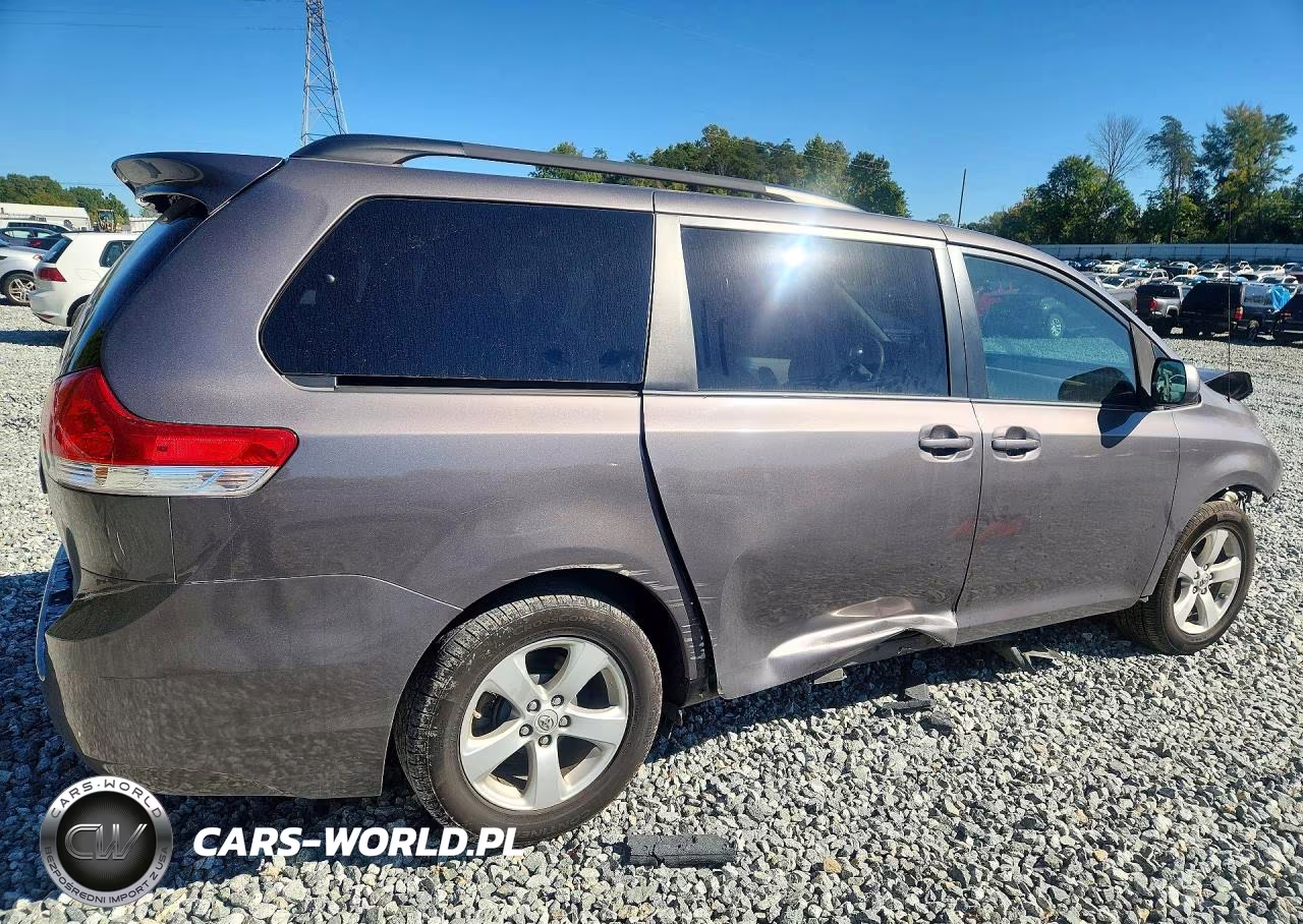 2012 Toyota Sienna Le VIN:5TDKK3DC1CS193320 - 3