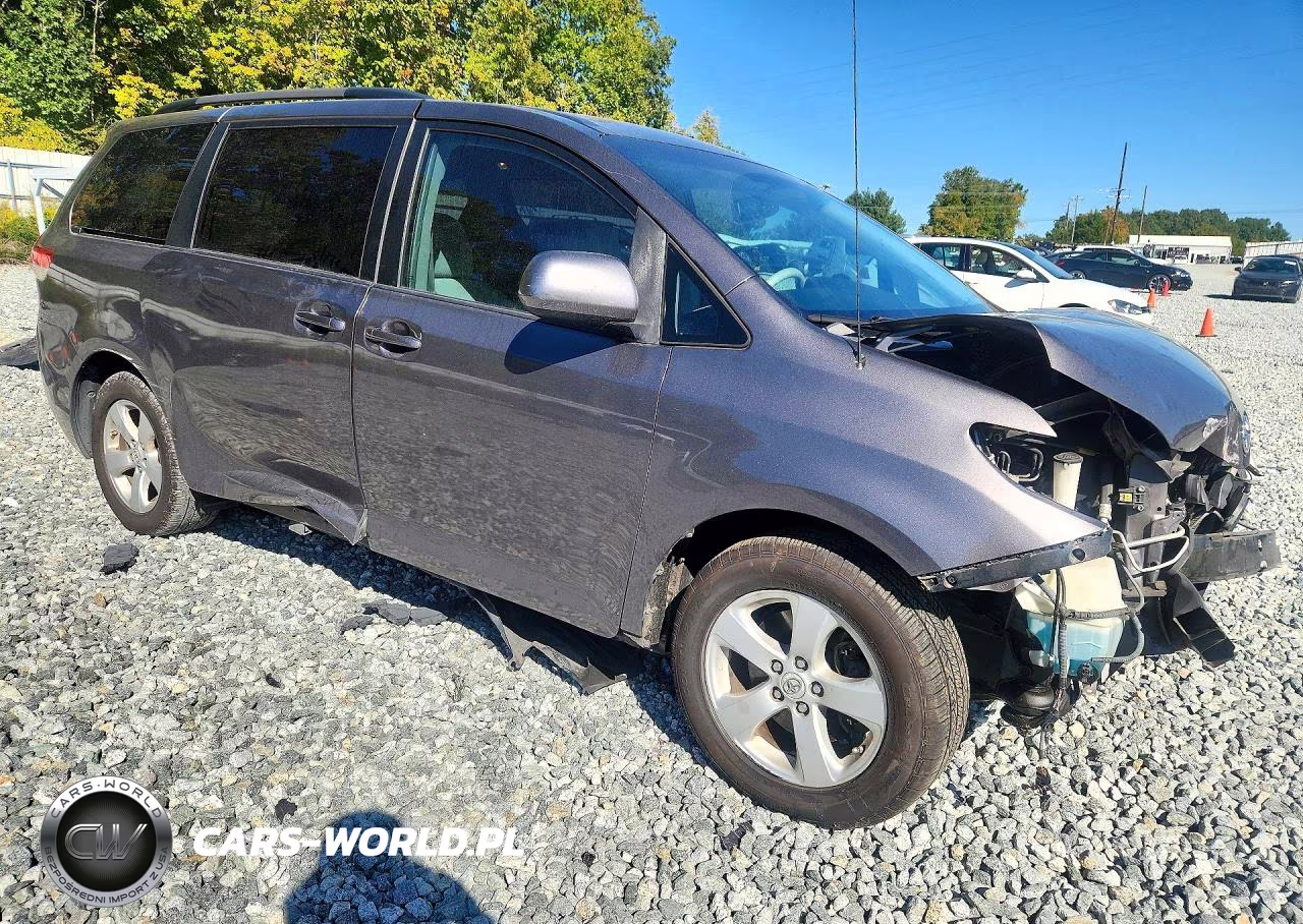 2012 Toyota Sienna Le VIN:5TDKK3DC1CS193320 - 4