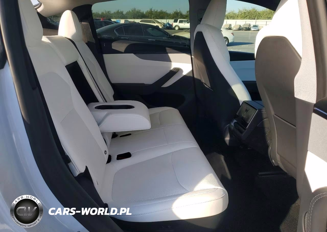 2026 Tesla Model Y VIN:7SAYGDEE5TF329151 - 11