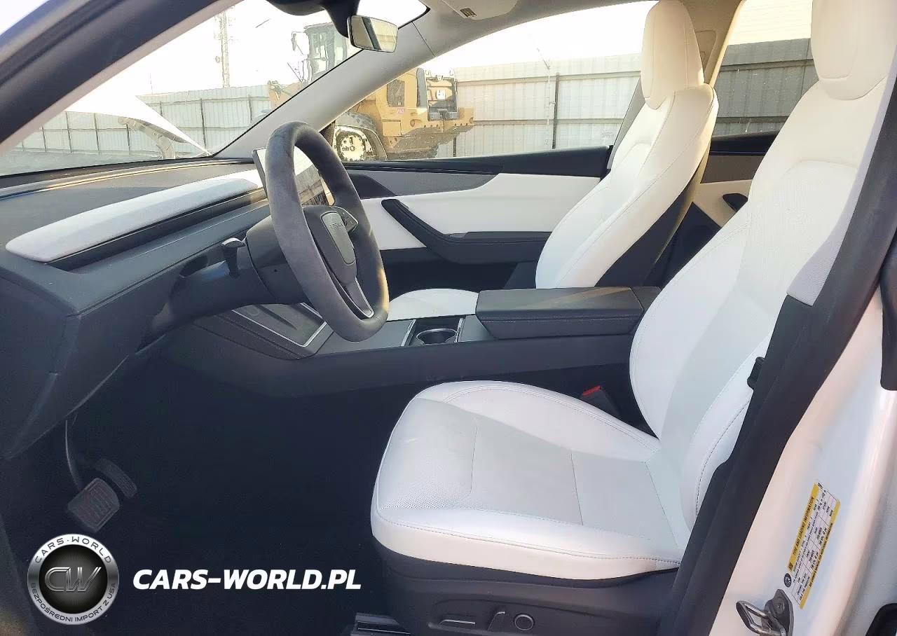 2026 Tesla Model Y VIN:7SAYGDEE5TF329151 - 7
